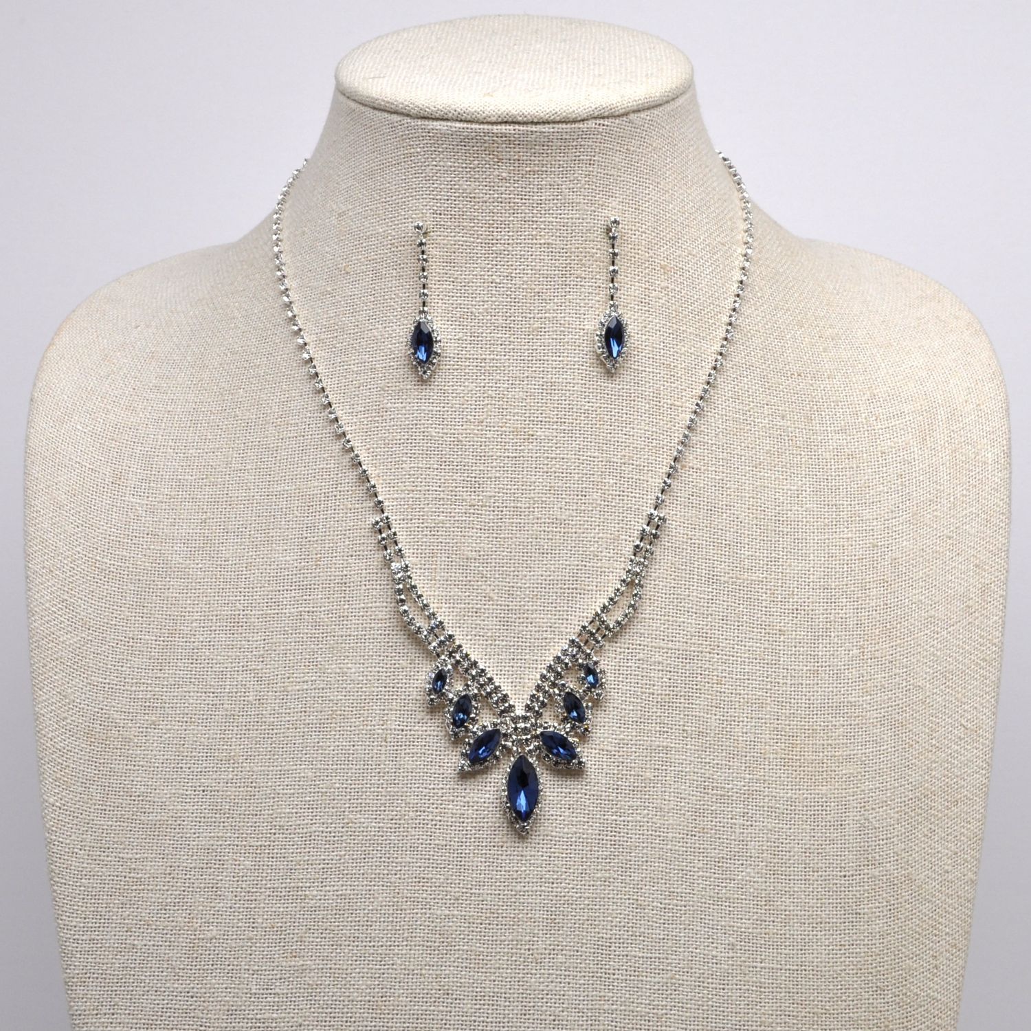 J16777S8S1 MON/S MRQUS STNS NECK SET