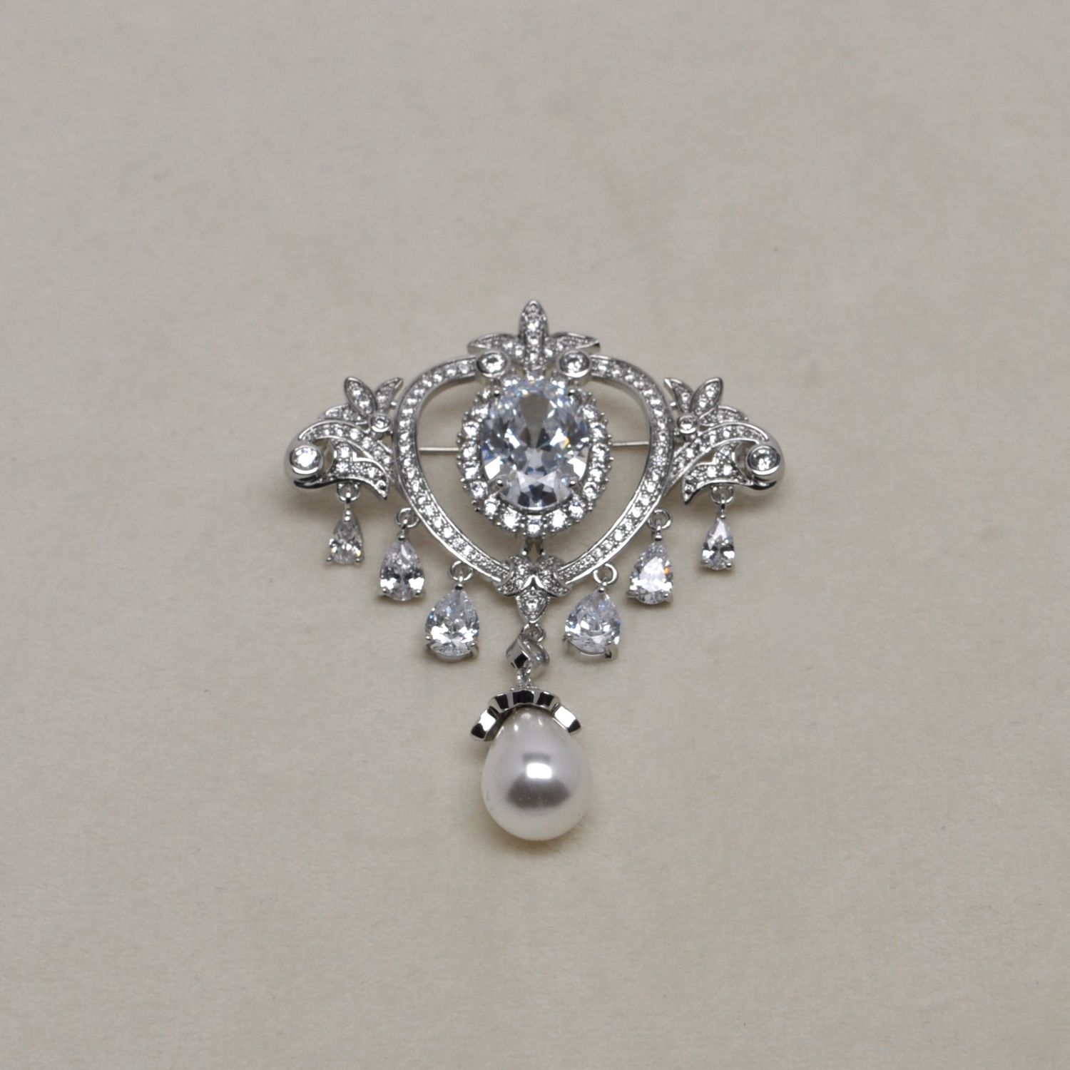 LB0031P1S CZ/PRL/S CNTR OVAL CRY PIN