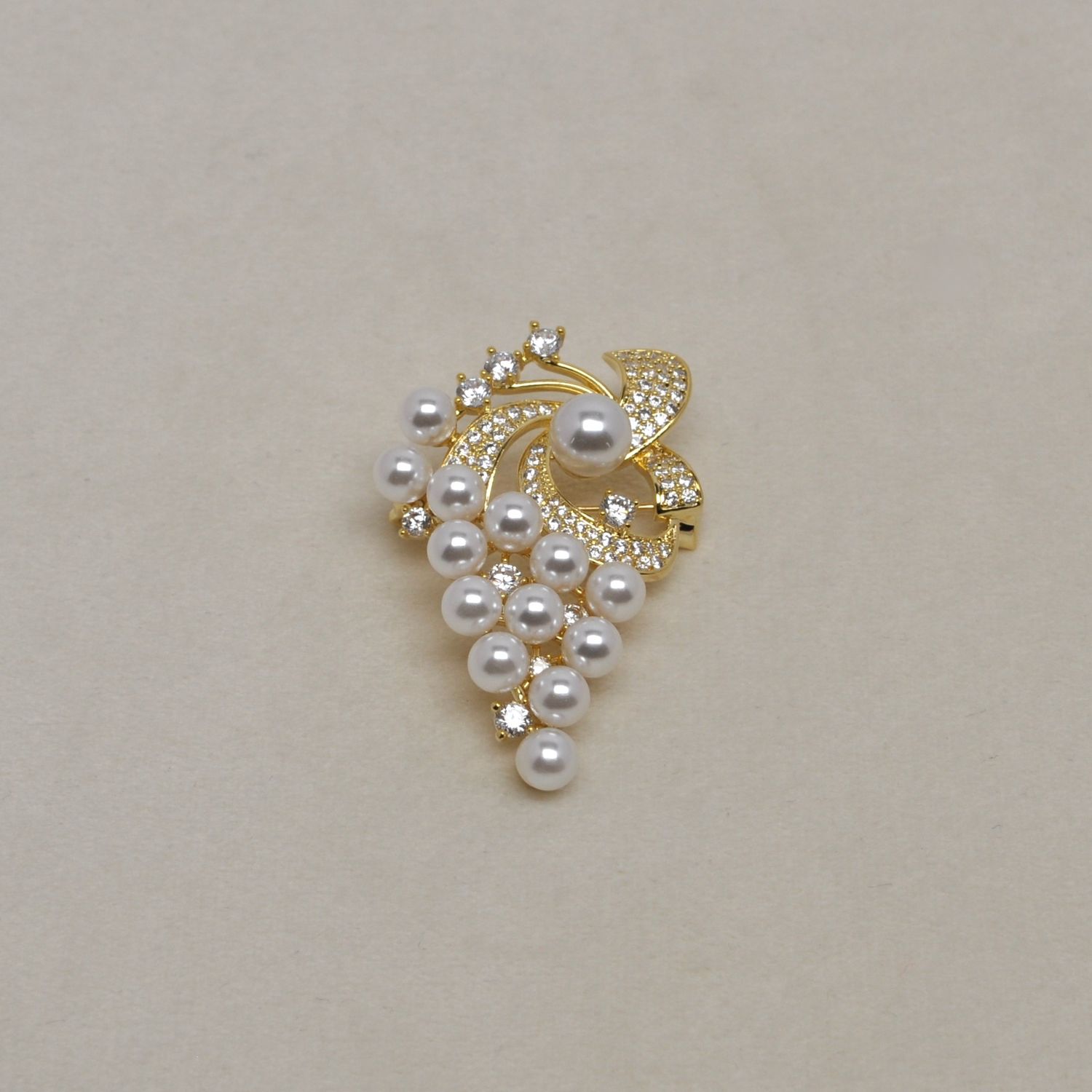 LB0035P39G1 CZ/PRL/G GRAPES ON VINE PIN