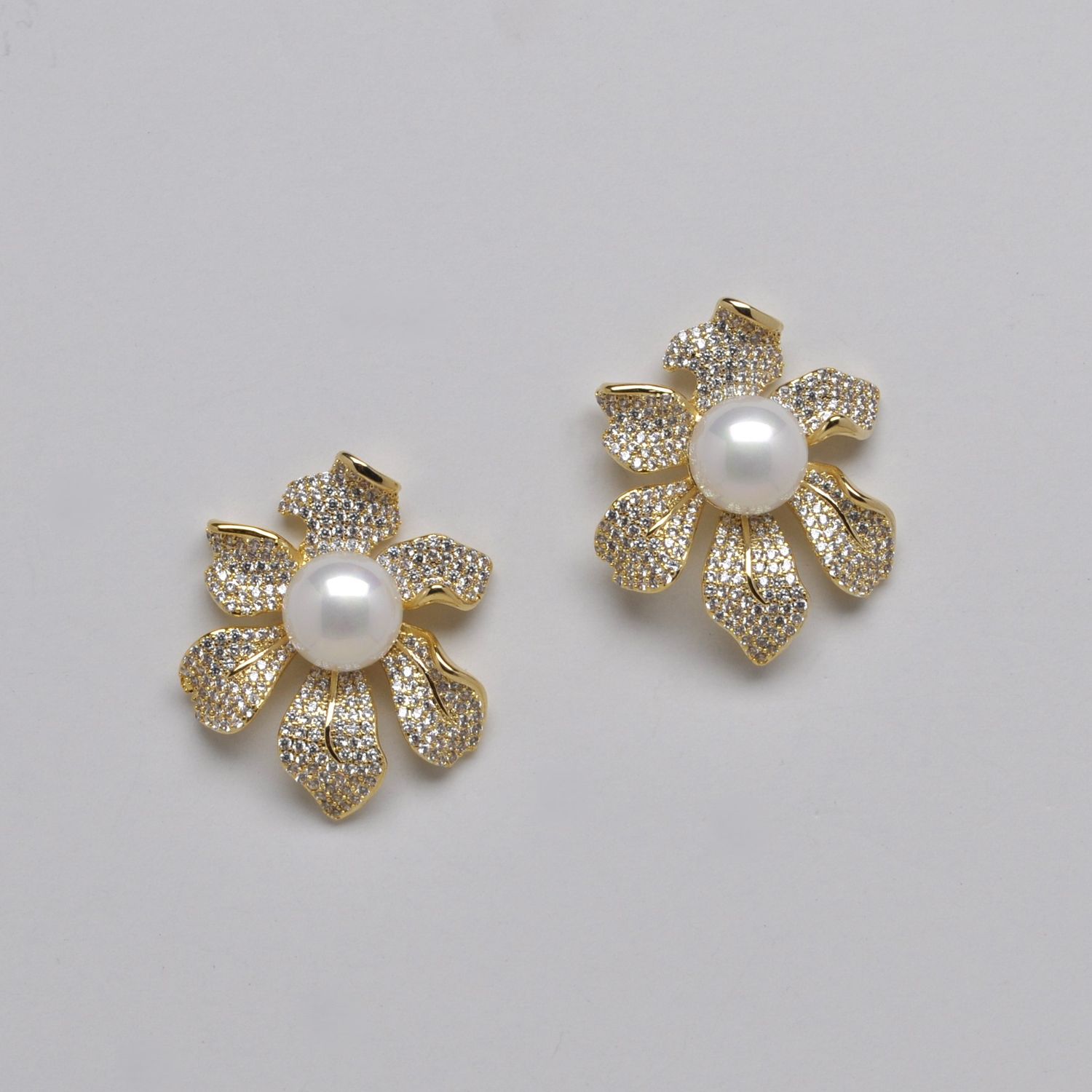 LB326436E40G PRL/G PEARL FLWR ER