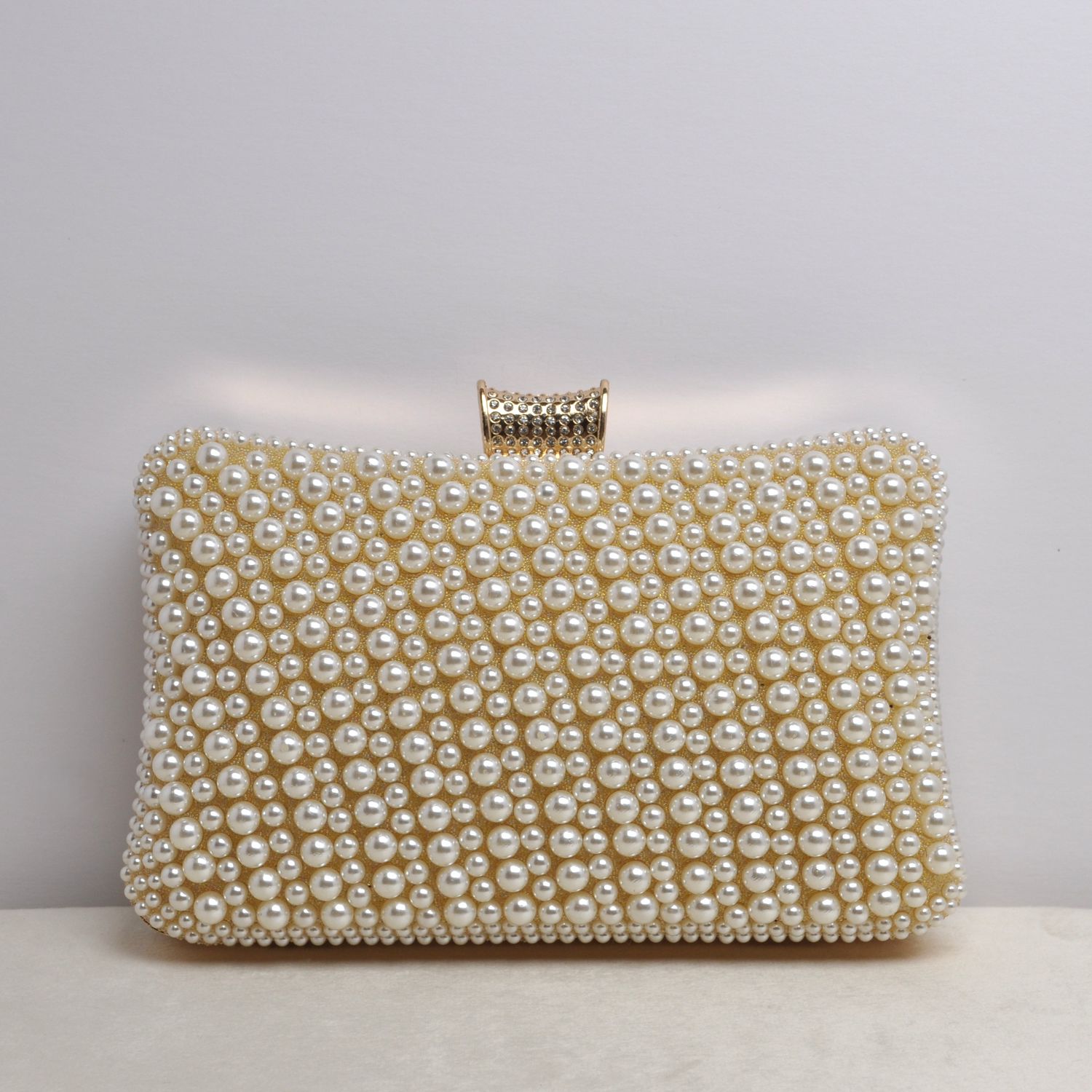 CN01736C40G PRL/G ALLOVER PEARL PURSE