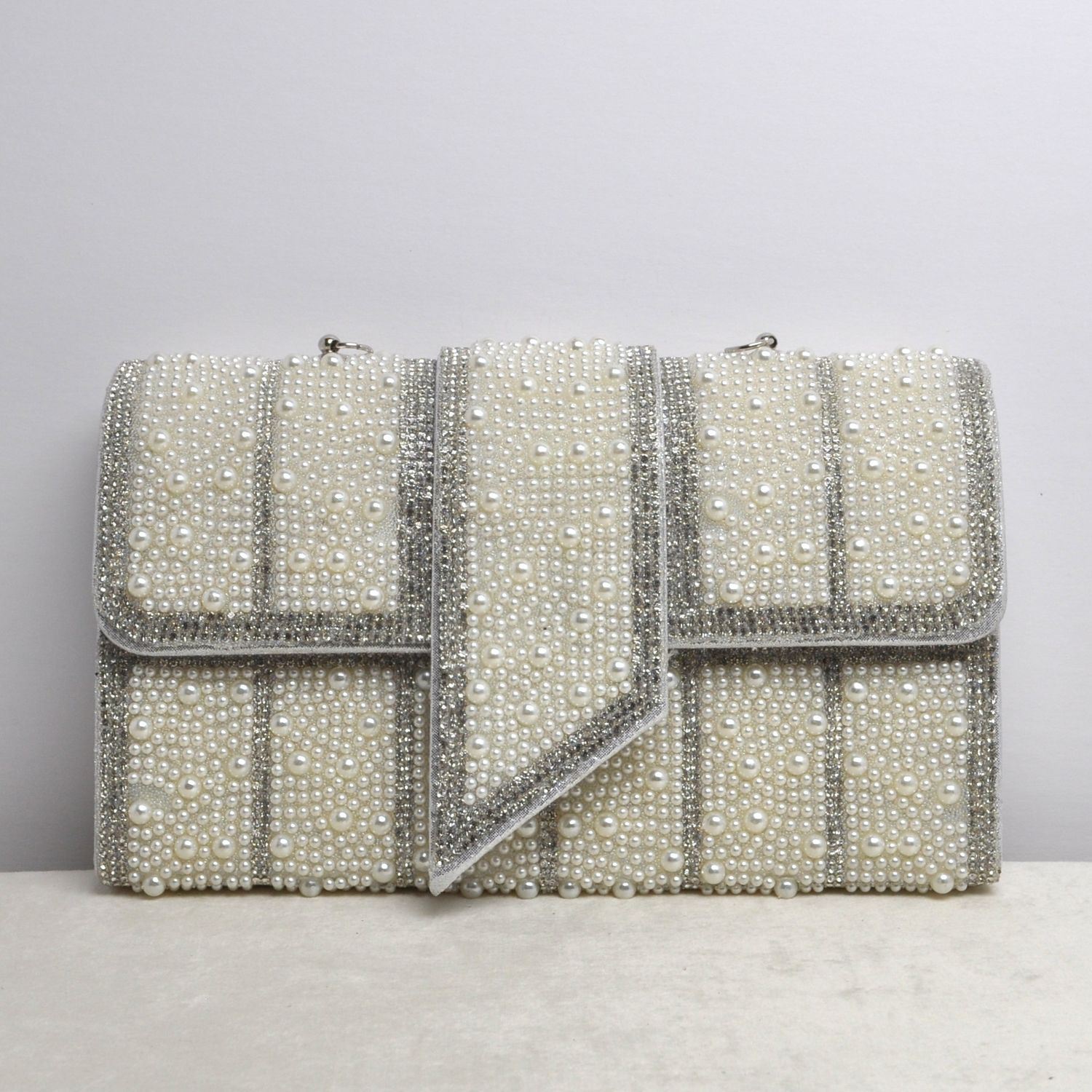 HF0179CSILV PEARL BUCKL-LK PURS