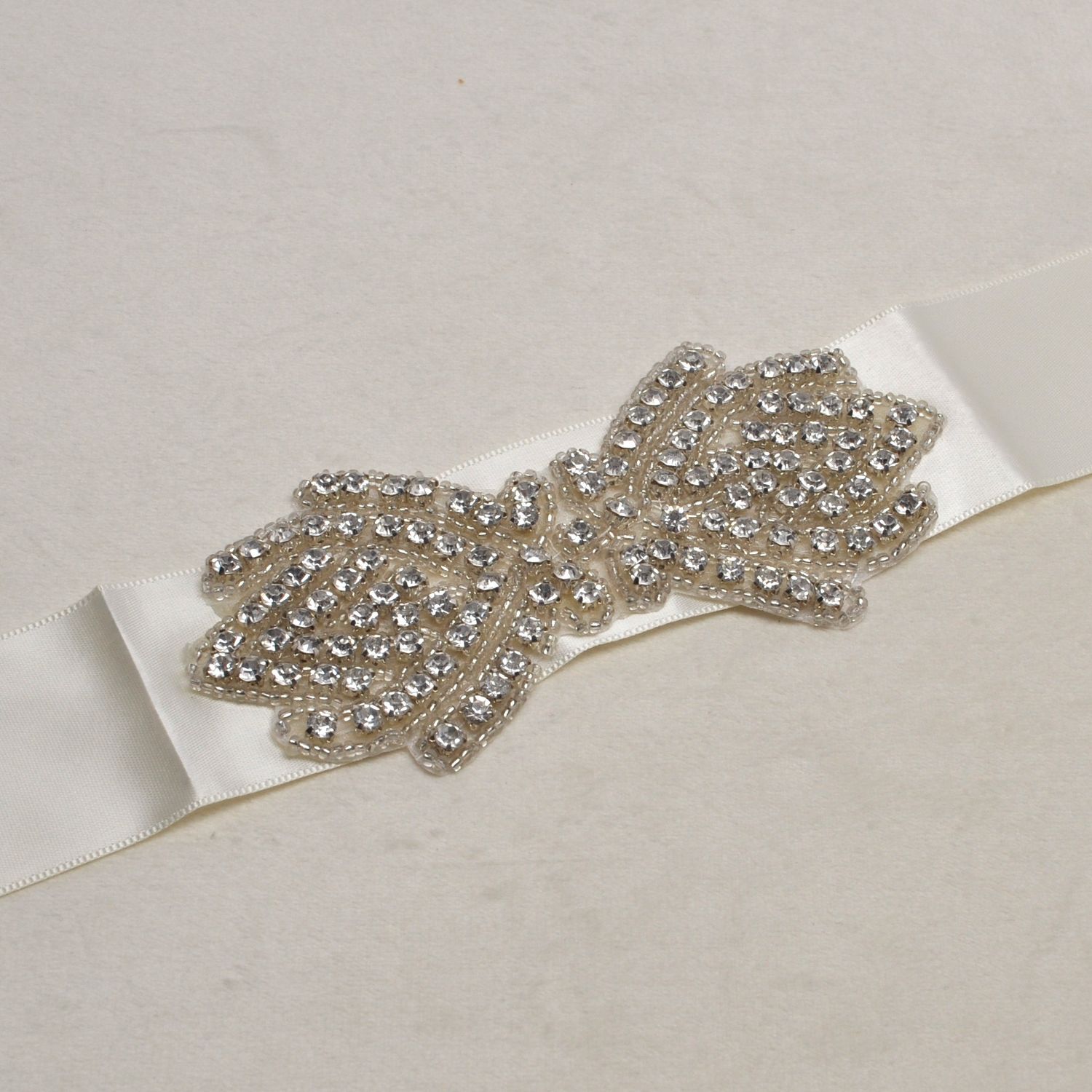 CN1404L1IV CLR/IV LACE SHAPE MLT STN BELT
