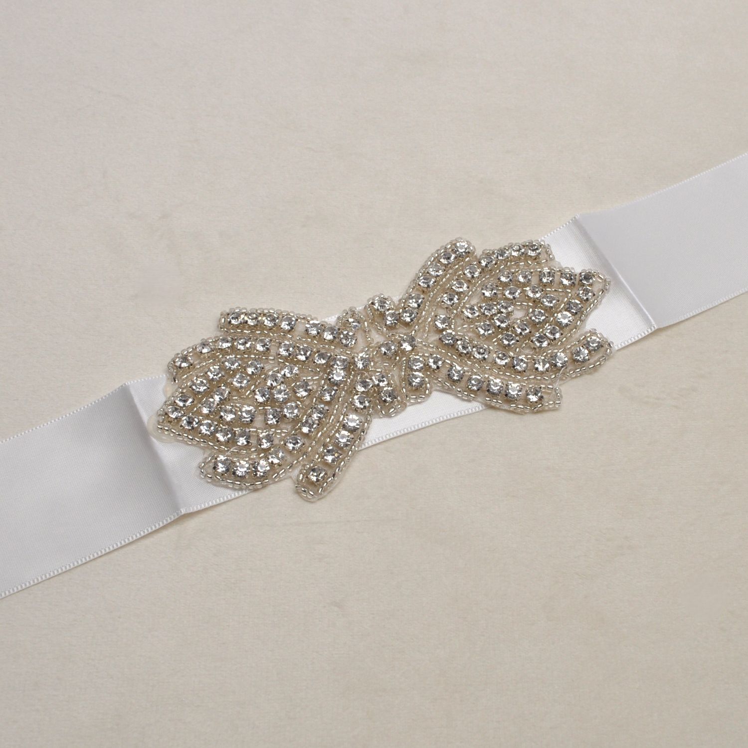 CN1404L1WH CLR/WHT LACE SHAPE MLT STN BEL