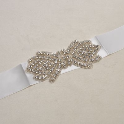 CN1404L1WH CLR/WHT LACE SHAPE MLT STN BEL