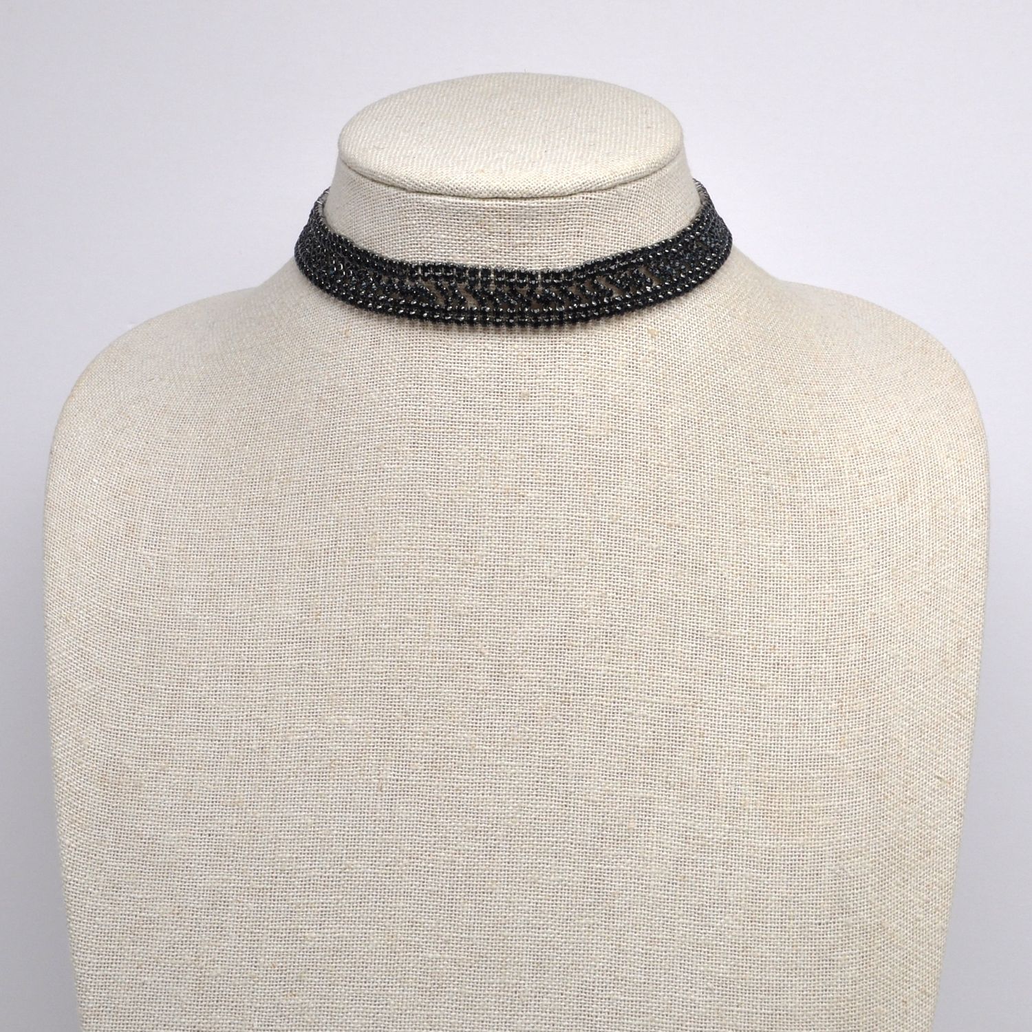 HJ5988N2BK JET/BLK SML STNS CHKR NECK