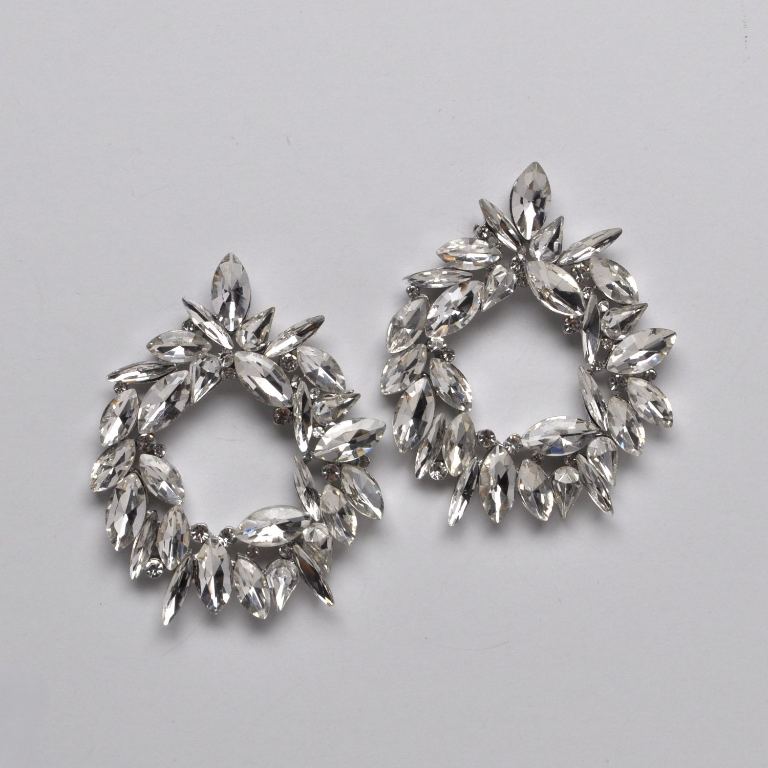 SI2435E1S CLR/S WREATH-LK EAR