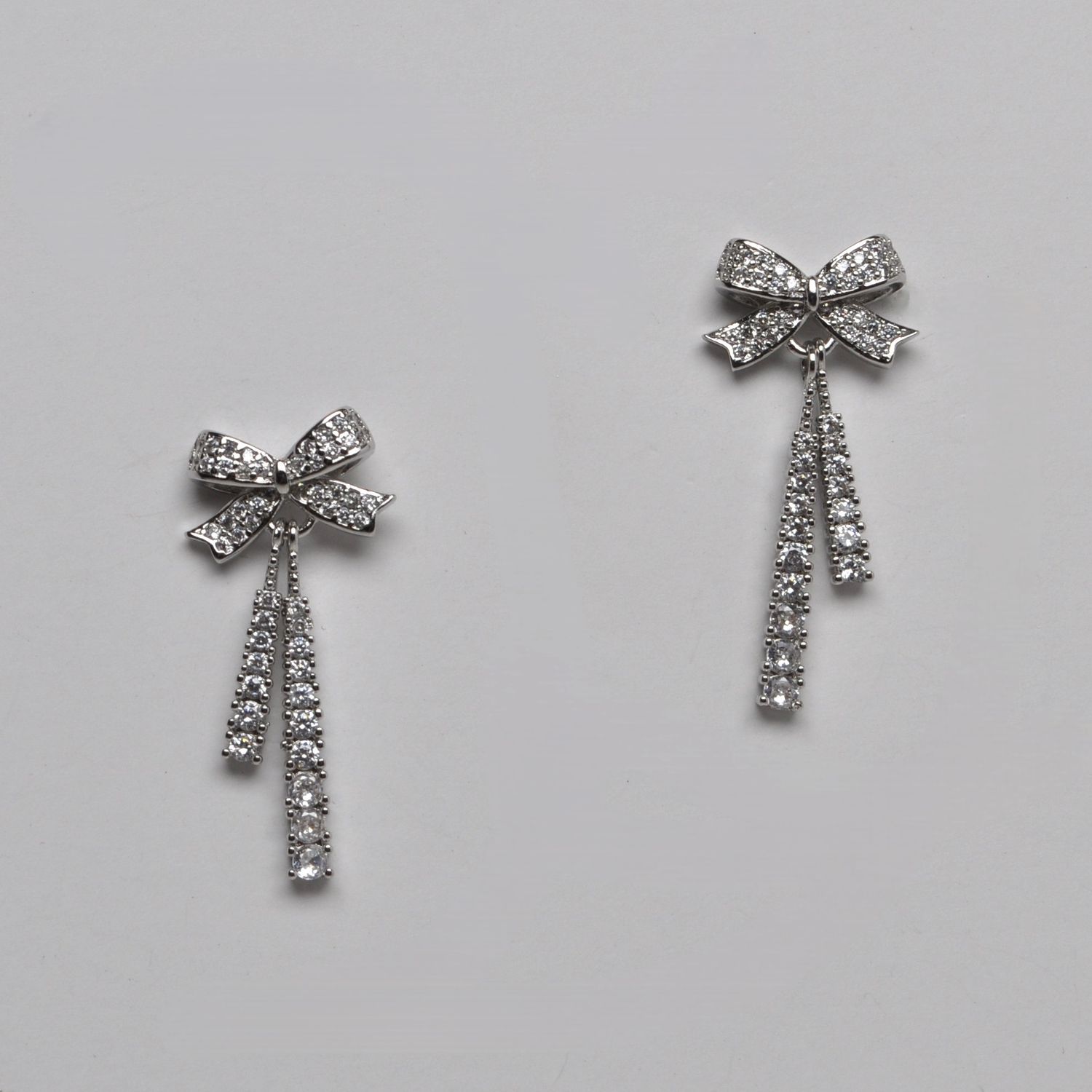 YJ2430E1S CZ/S BOW W/RIBBN EAR