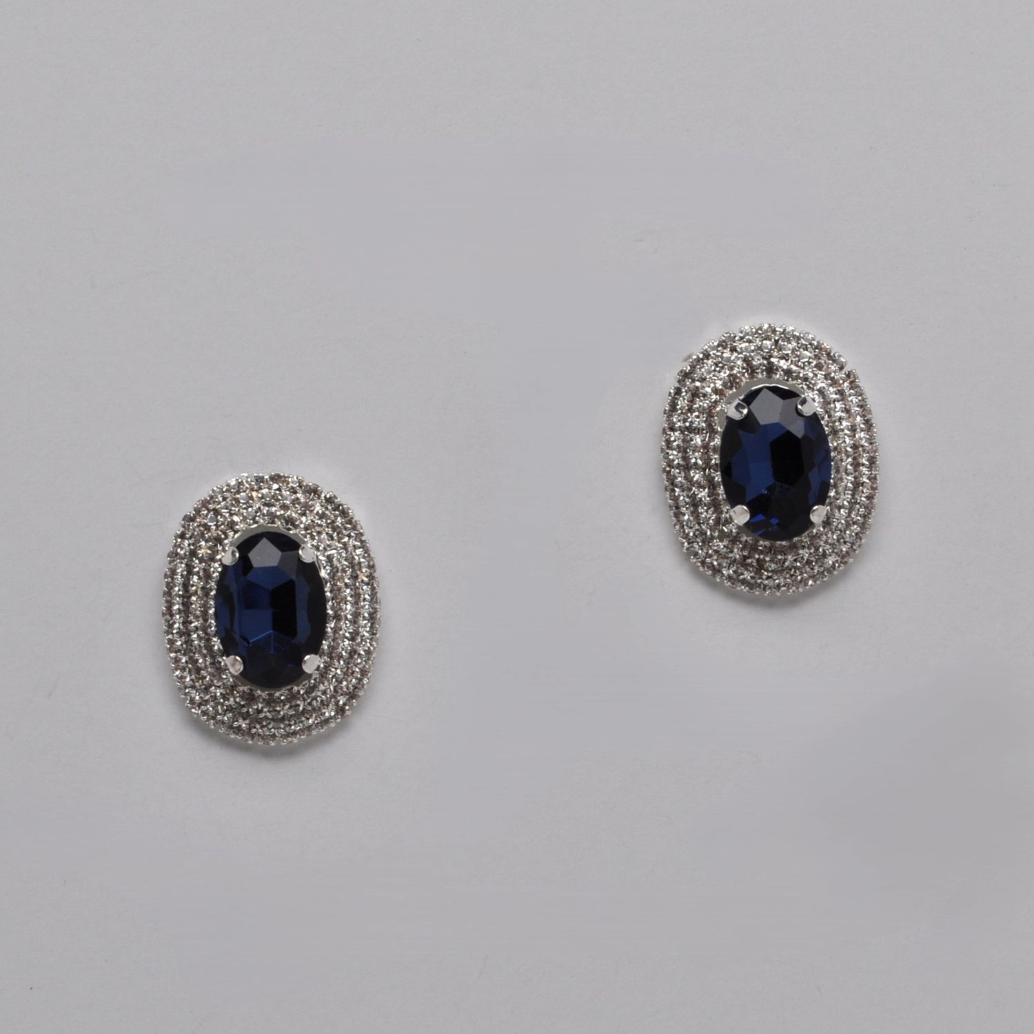 CC0053E8S MON/S FRMD OVAL EAR