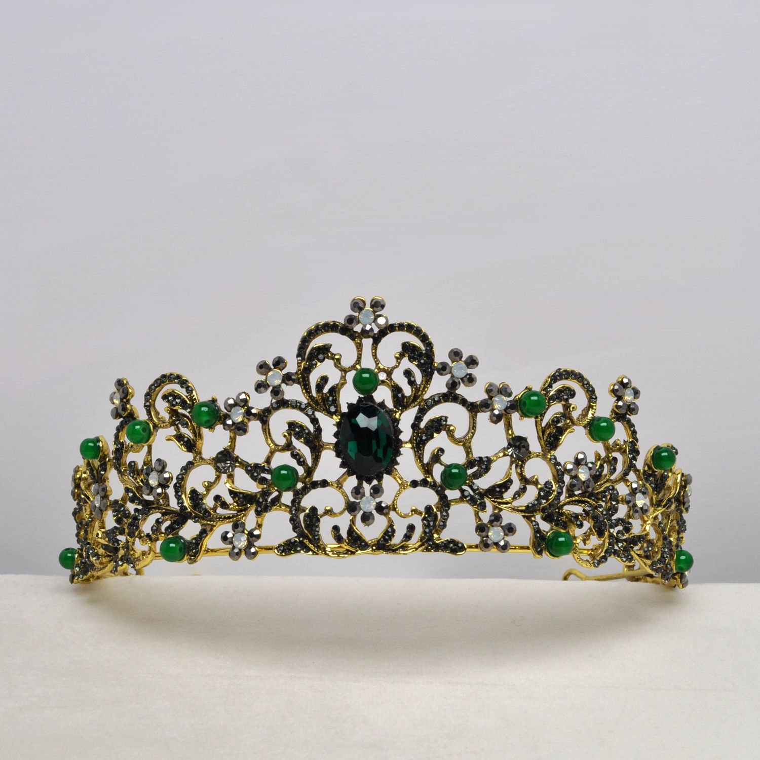 HJ2487T18G EM/G OVAL CTR STN TIARA