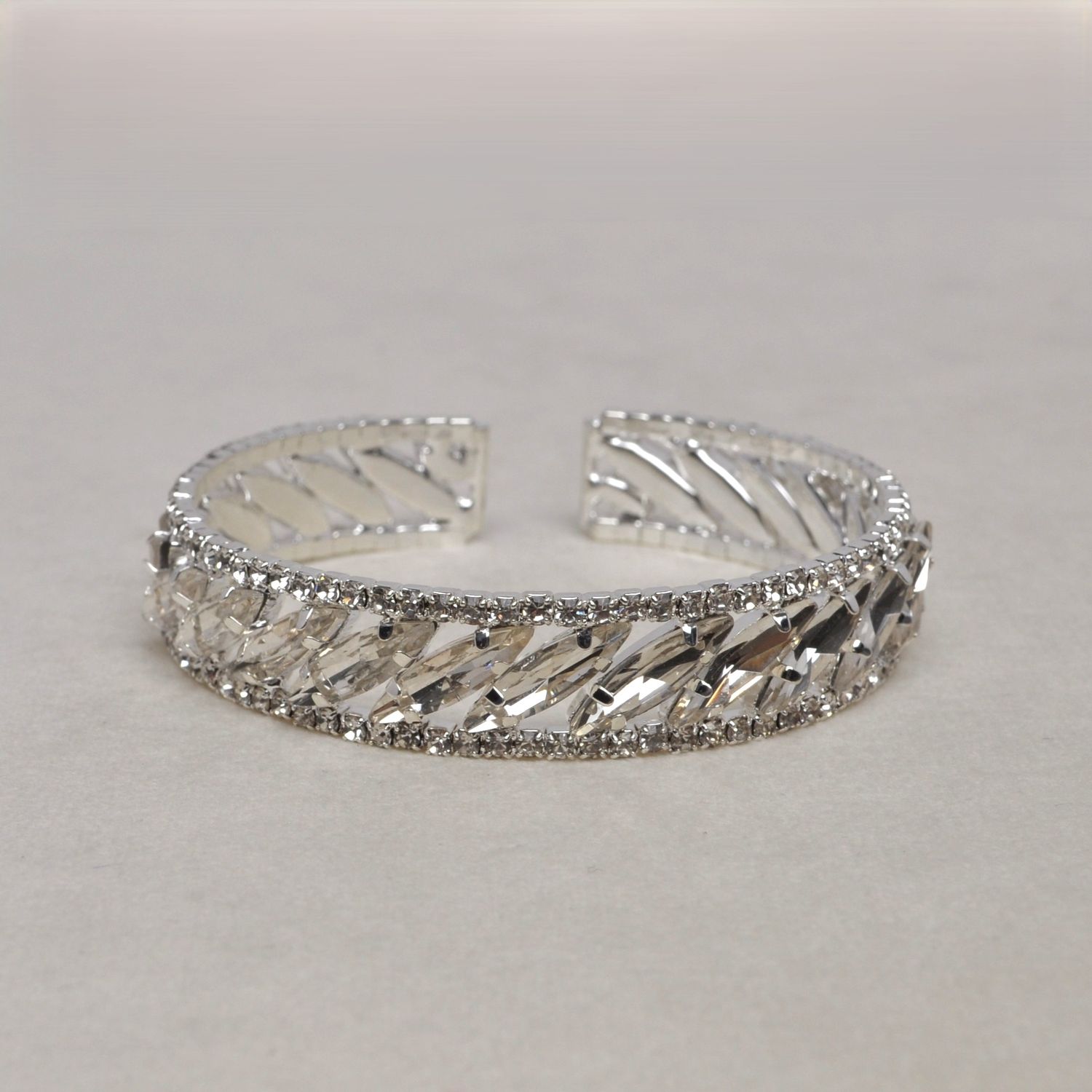 HJ5466B1S CZ/S MRQ STN CUFF  BRAC