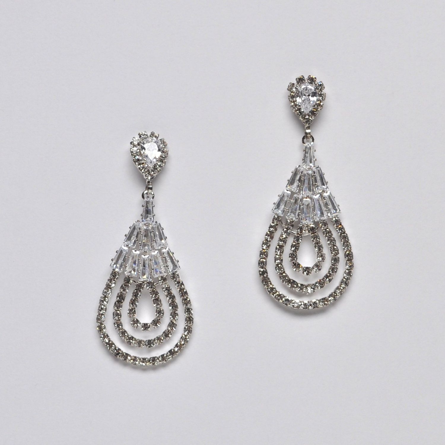 EN6896E1S CZ/S BGUET STNS / 3 TRDP SHP RNGS DNGL EAR