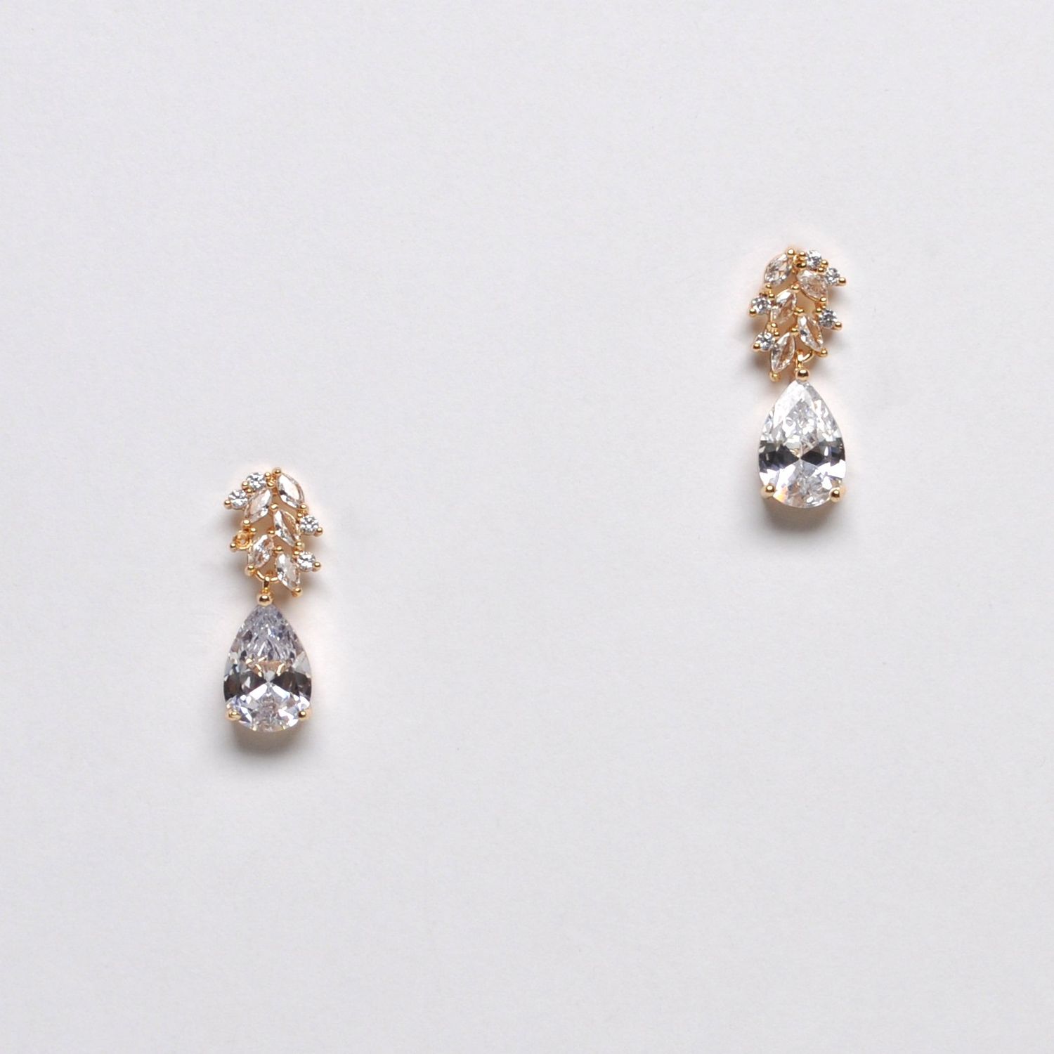 J44016E1G CZ/G CLSTR TOP TEARDROP EAR