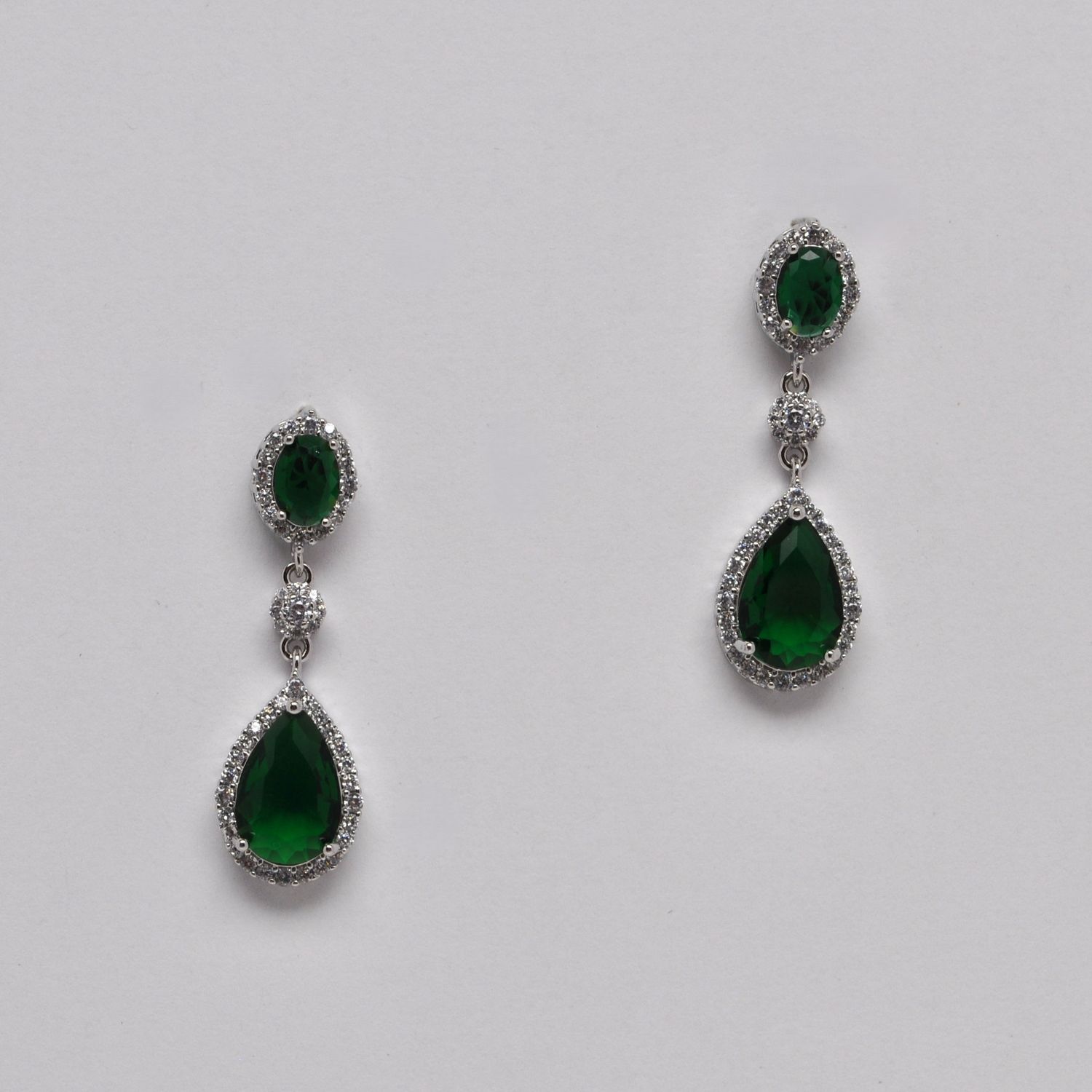 YJ2416E18S CZ/EM/S OVAL/TDRP DNGL EAR