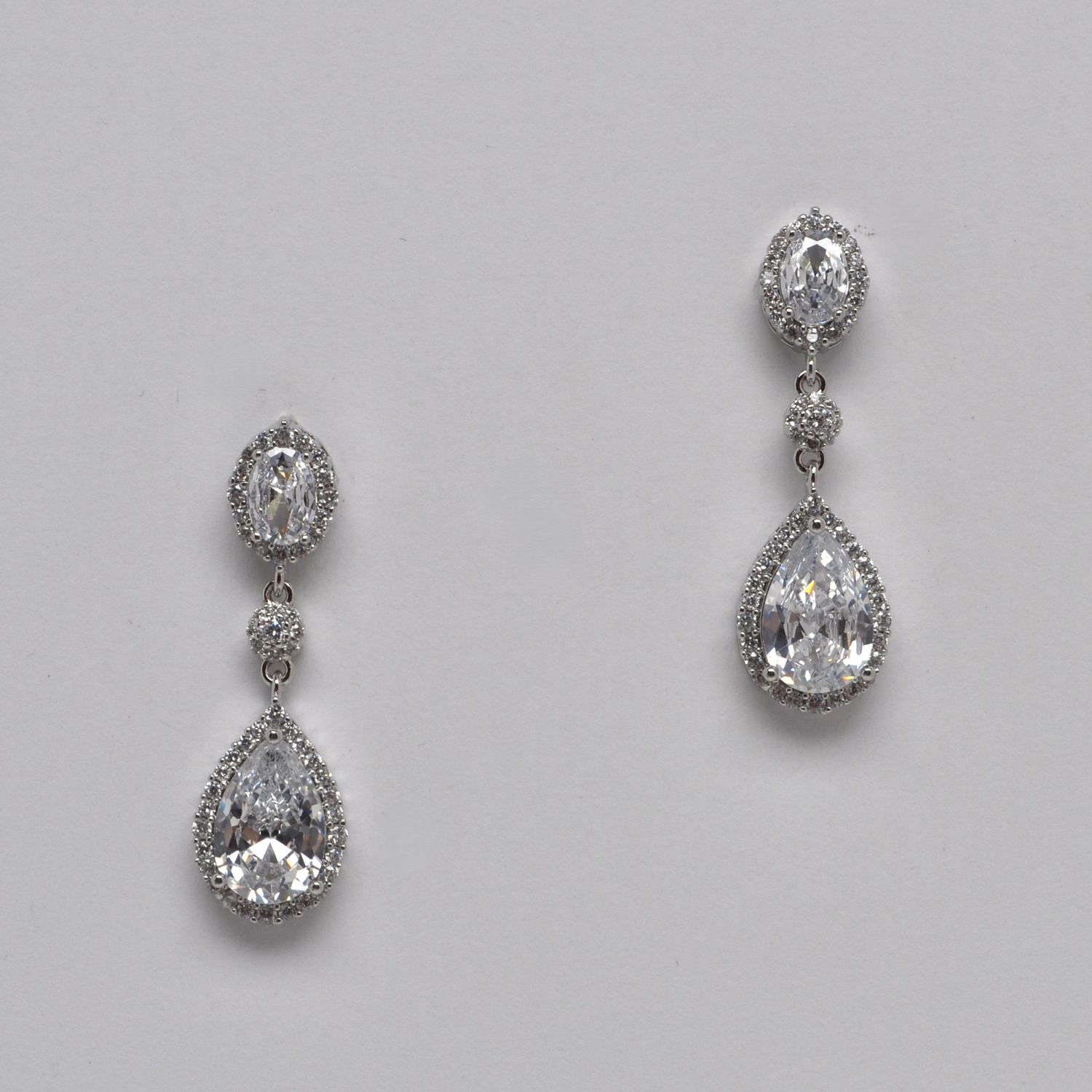 YJ2416E1S CZ/S OVAL/TDRP DNGL EAR