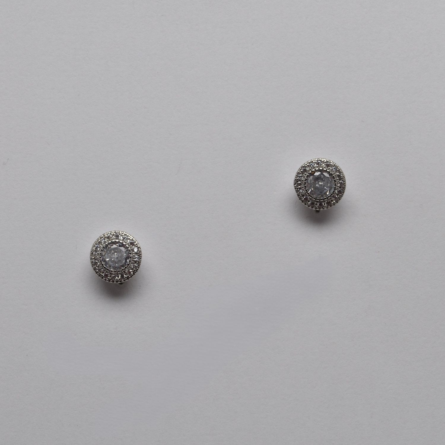 HJ4275E1S CZ/S FRMD RND STN STUD EAR