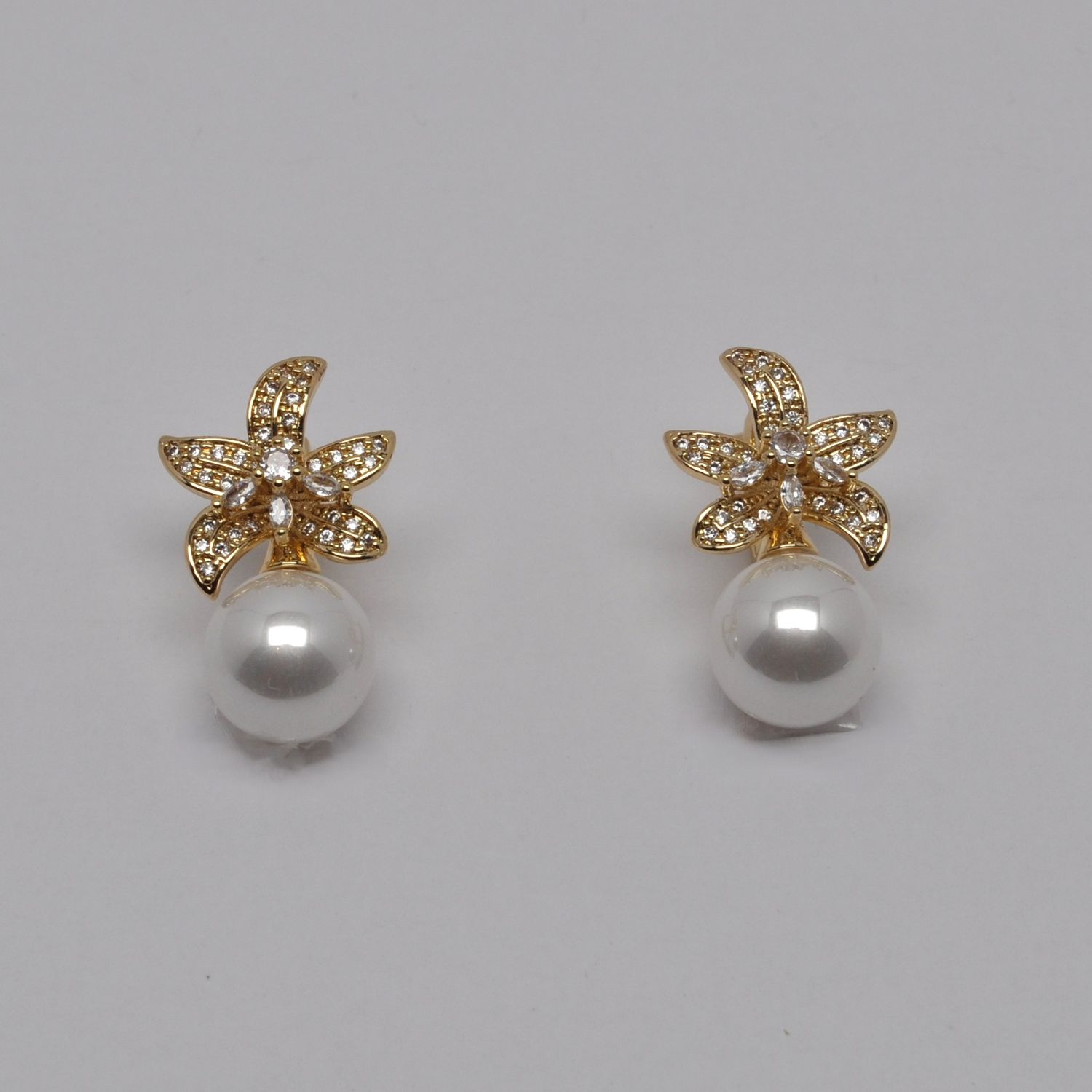 YJ004E39G CZ PRL/G FLWR TOP EAR
