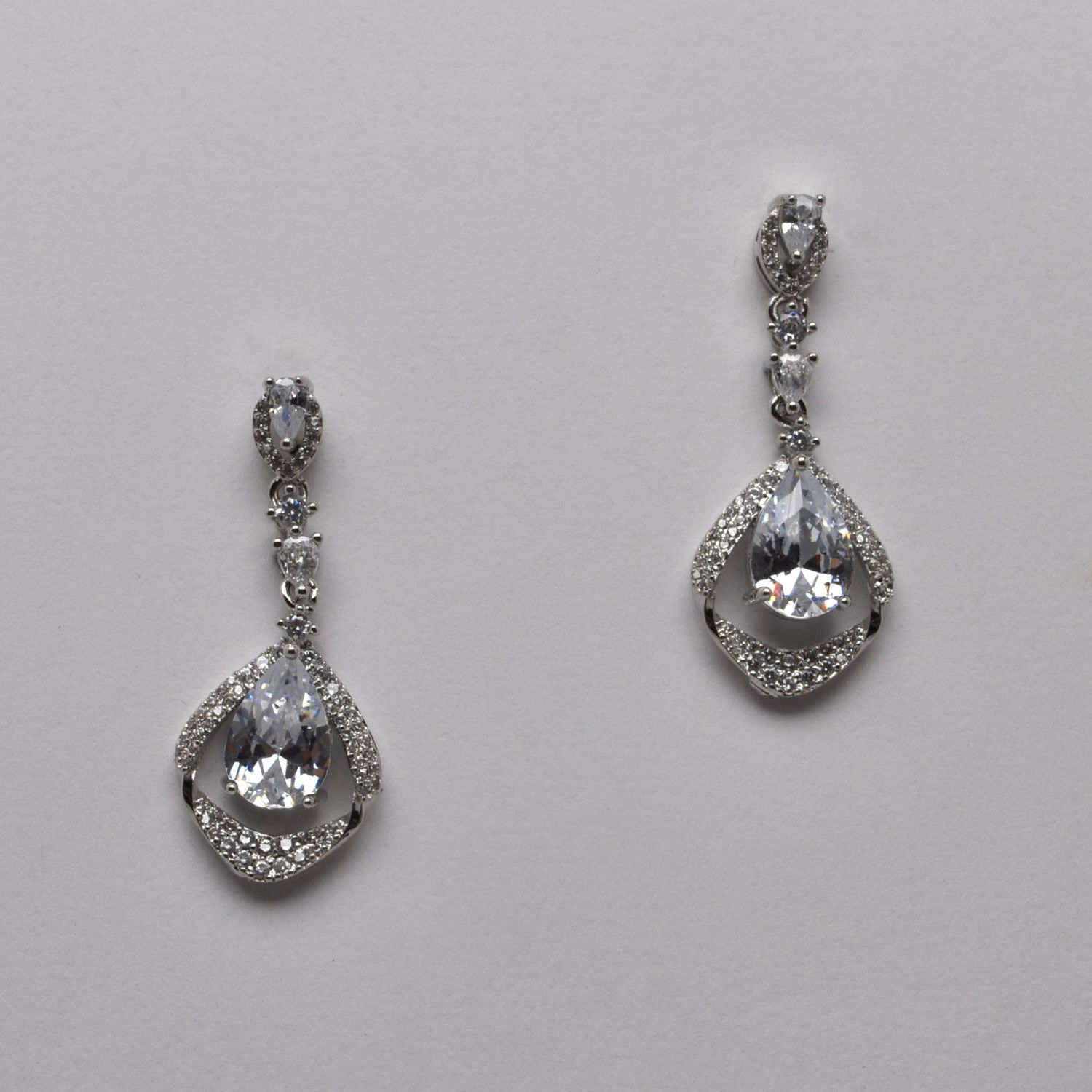 YJ2450E1S CZ/S LNKD FNCY FRMD TDRP EAR