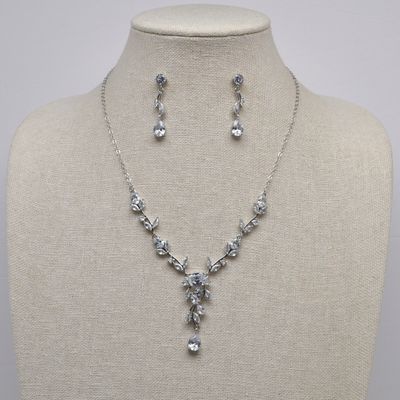 CN00497S1S CZ/S FLWR CTR OVAL STN W/TRDRP DNGL SET