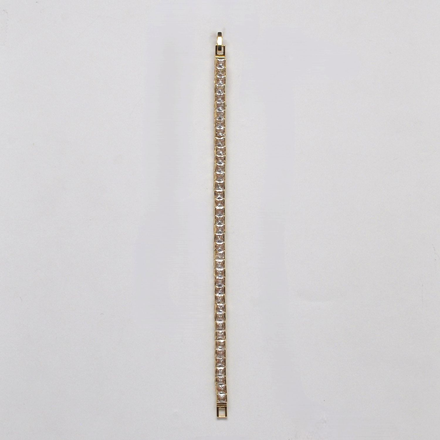 CN01447B1G CZ/G ONE ROW SQUARE SHP BCLT