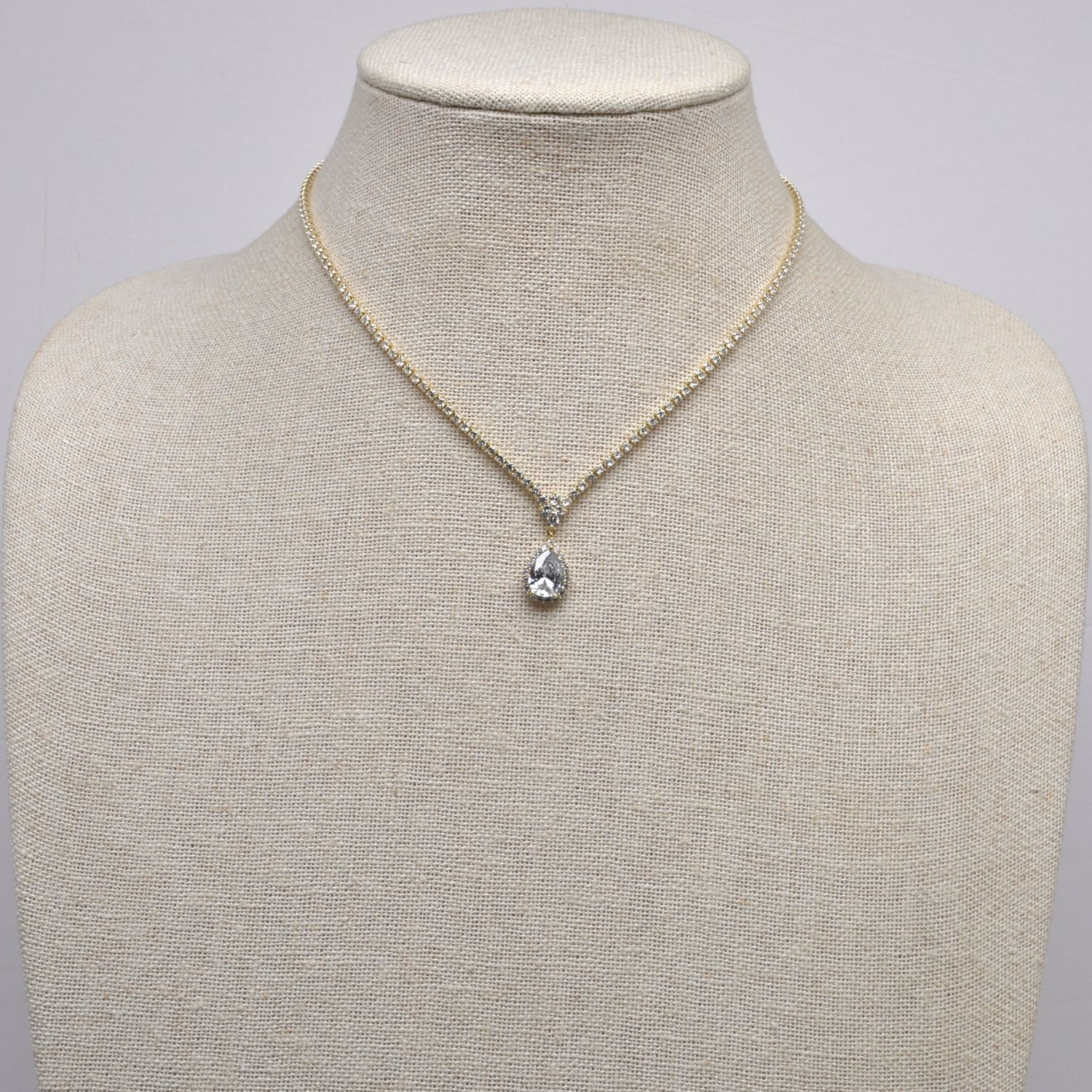 CN01214N1G CZ/G RND STN W&#39; TEARDRP NECKLC