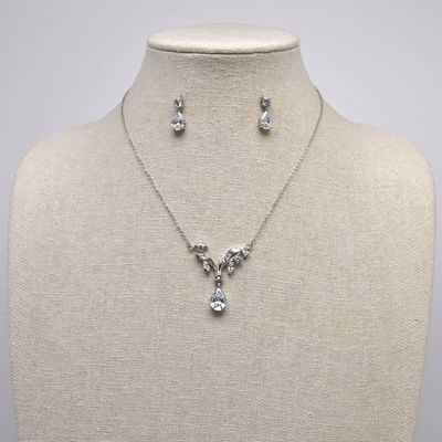 CN013488S1S CZ/S VINE &amp; FLWR W&#39; TEAR DRP NECK SET