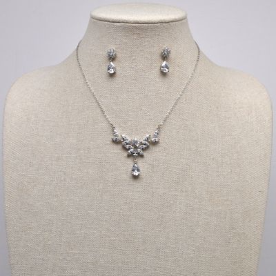 CN013486S1S CZ/S FLWR CLSTR W/ FLWR/TDRP DNG NK