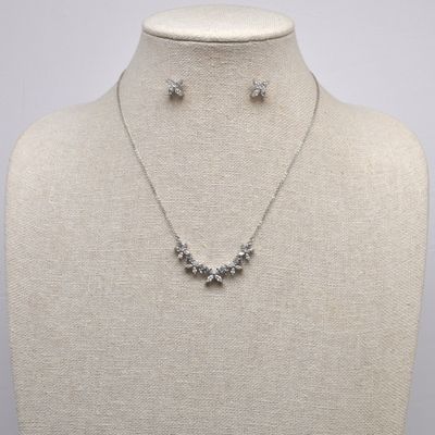 CN013489S1S CZ/S 5 FLWRS &amp; 4 FLWR STUD NECK SET