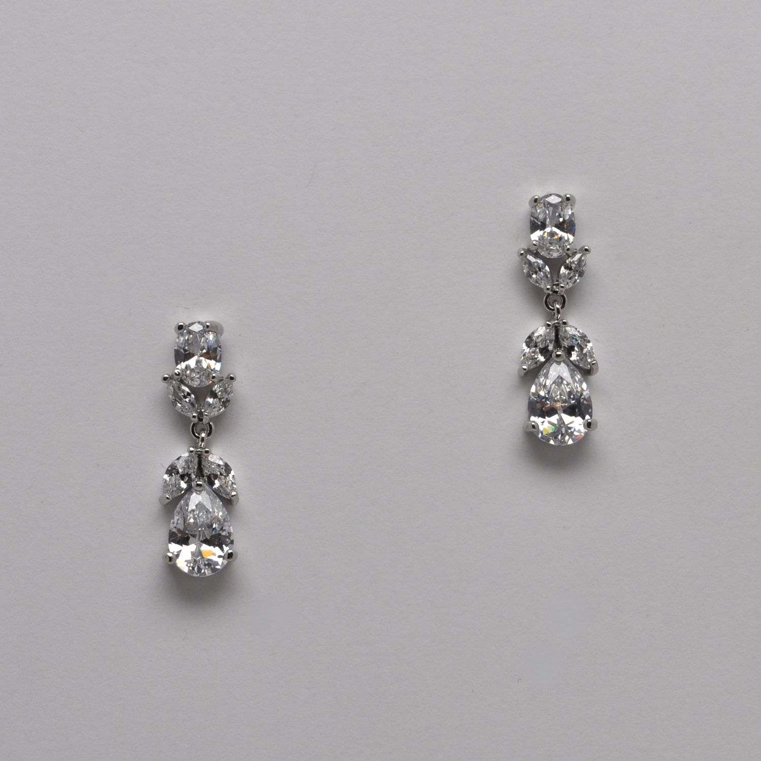 CN013492E1S CZ/S FLWR W&#39; TEAR DROP BOTTOM EAR
