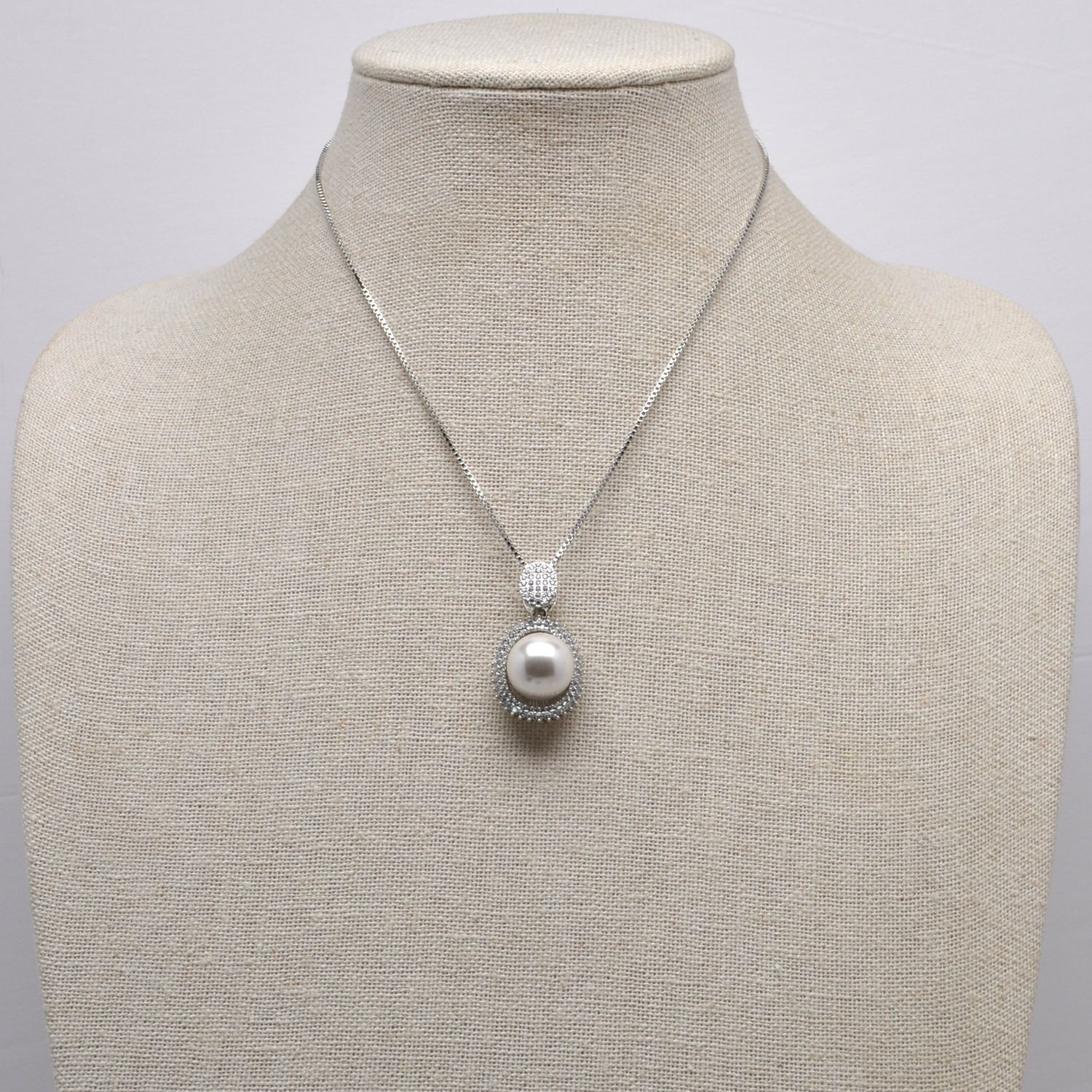 IM2051N39S CZ/PRL/ S PAVE TRIM PRL CENTER NECK