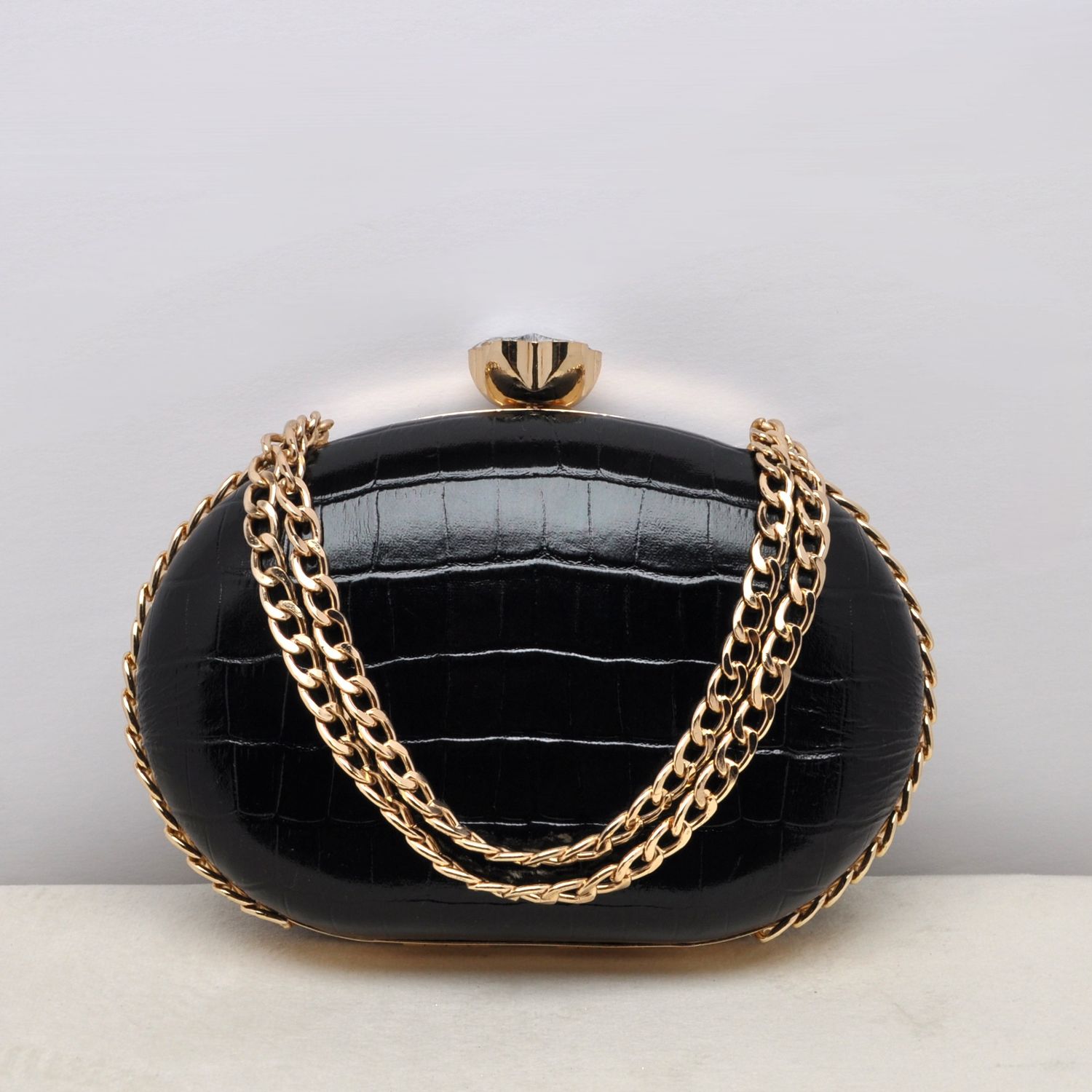 HF0145CBLK BLK EMBSD METALIC CHN HNDL PUR