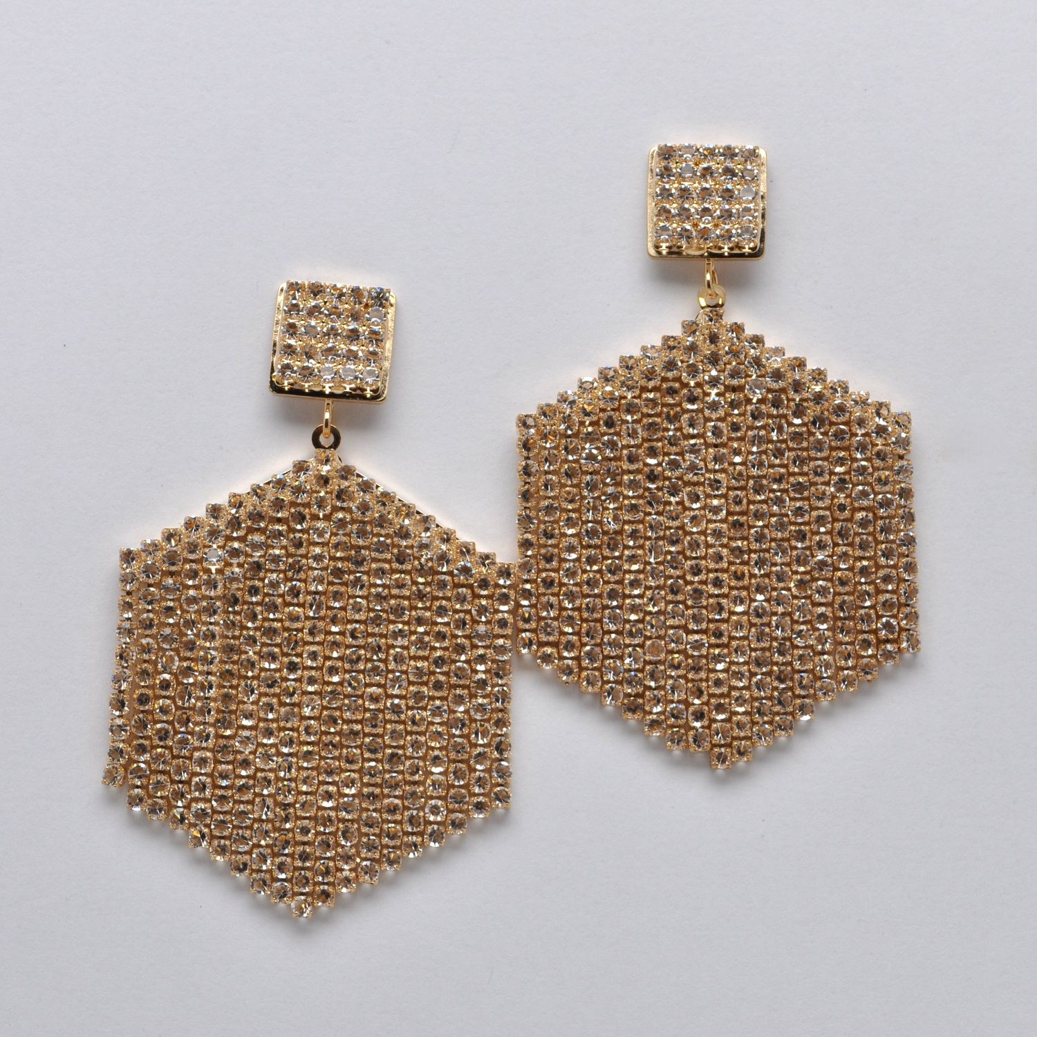 JM7732E1G CLR/G DIAMND TOP DNGL FRINGE ER