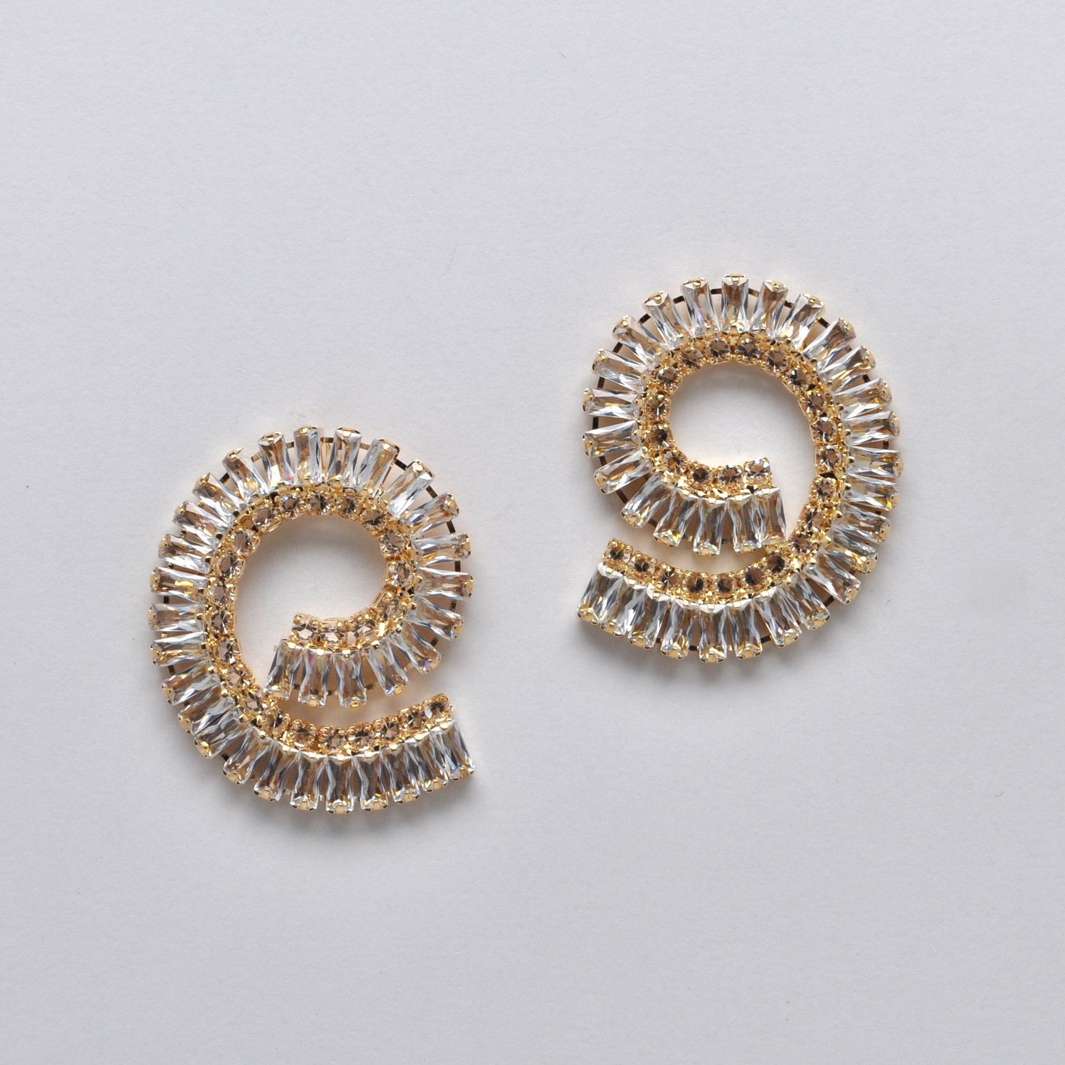 JM8393E1G CLR/GLD OPEN LOOP CRCL W/ BAGETS ER