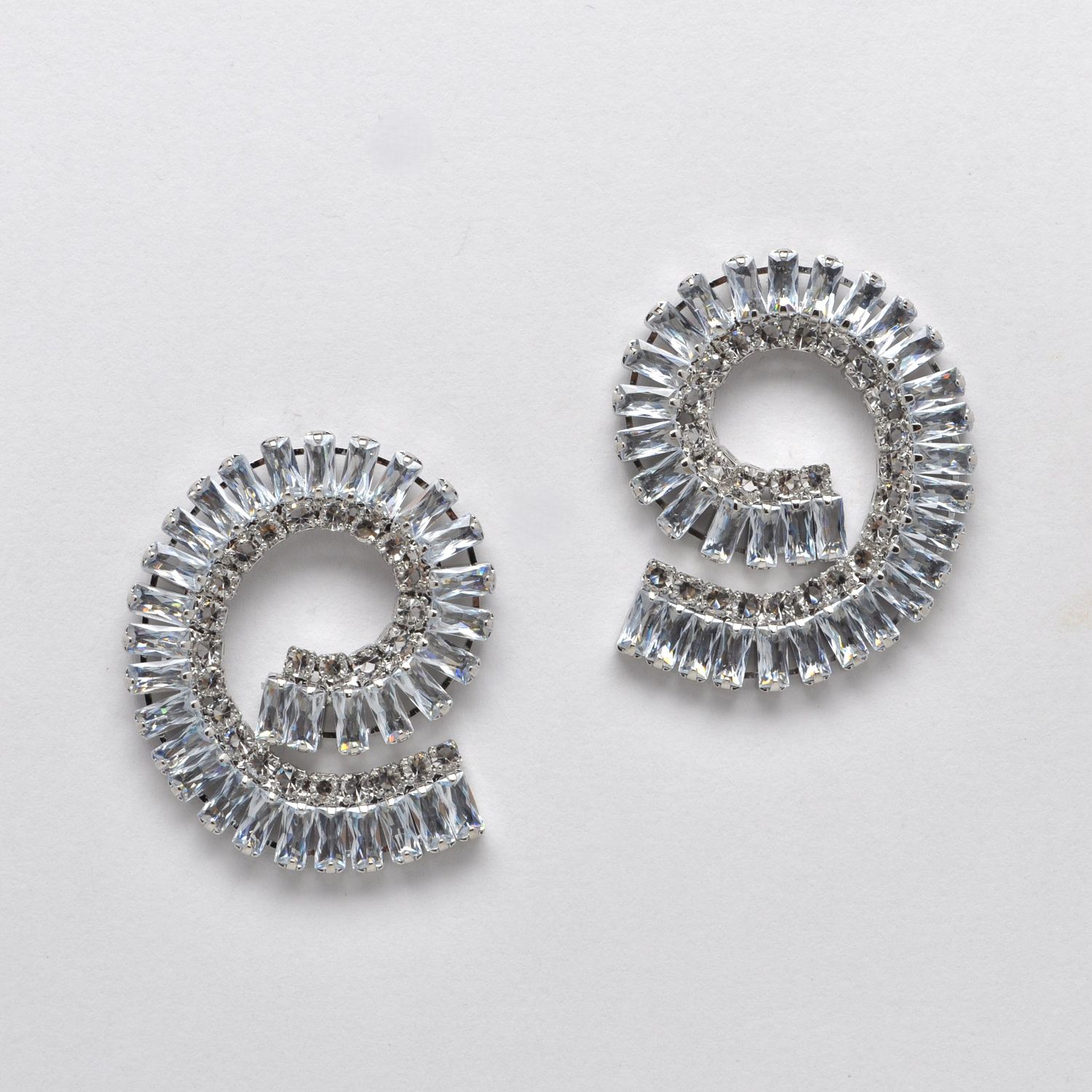 JM8393E1S CLR/SIL OPEN LOOP CRCL W/ BAGETS ER