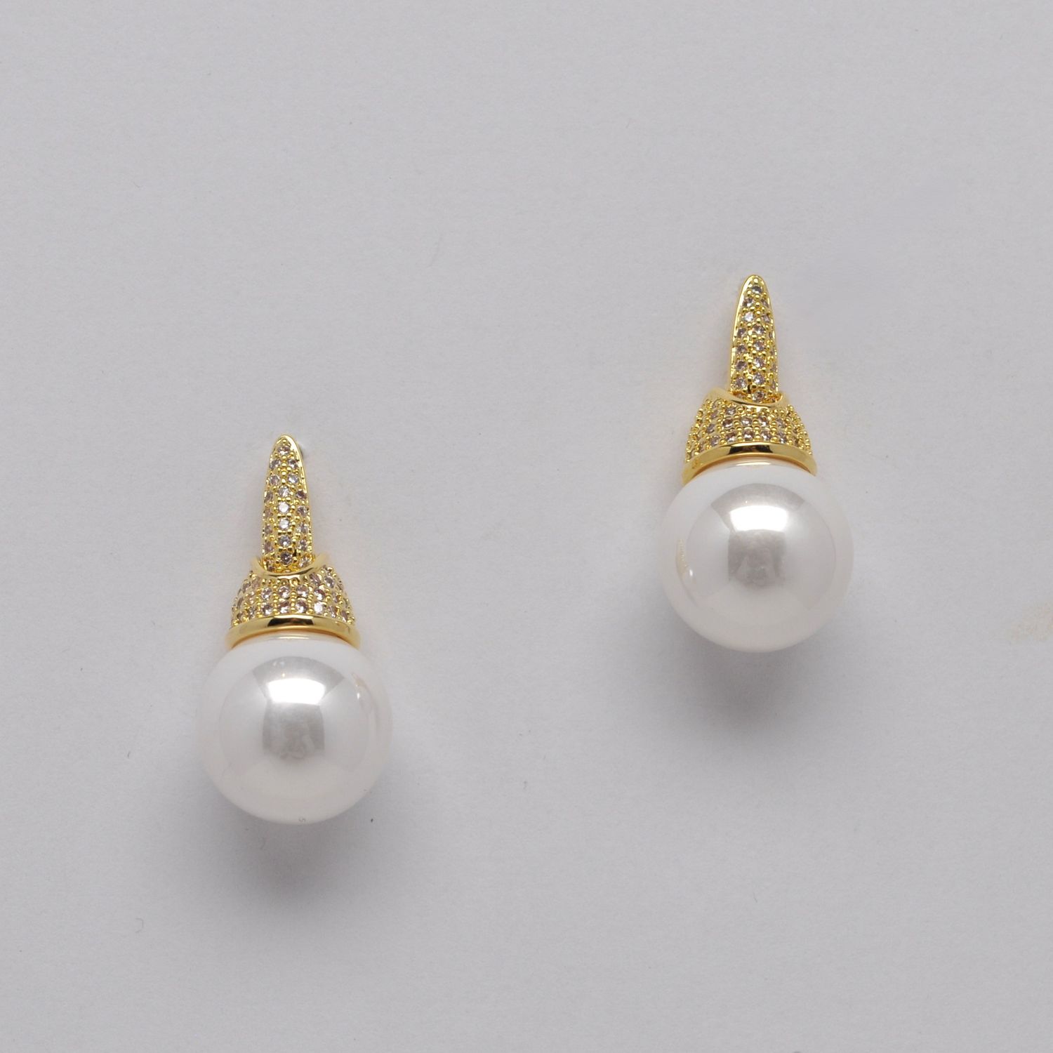 JL0439E40G1  CZ/PEARL/G  UPSIDE DWN CONE TOP 12MM PEARL ER