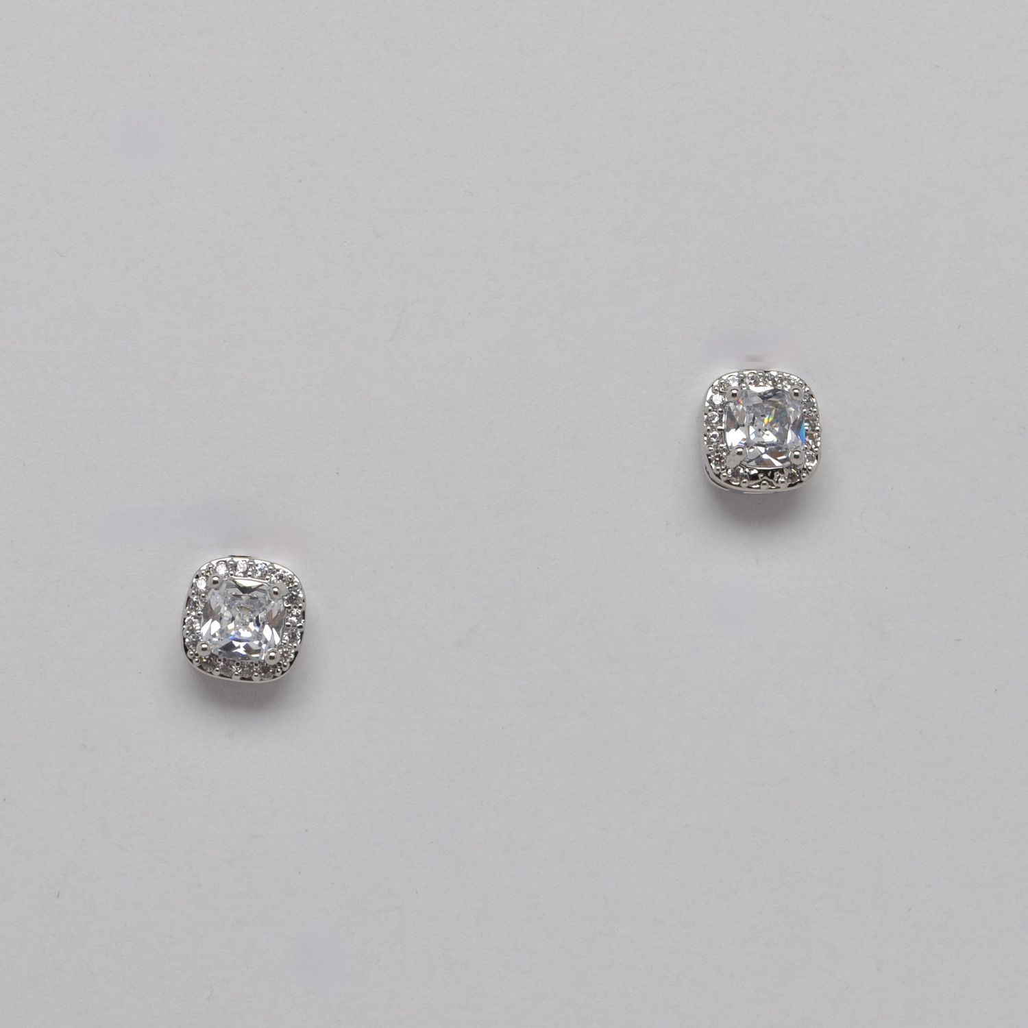JL3677E1S CZ/S  SQR STUD RND STNS EARR