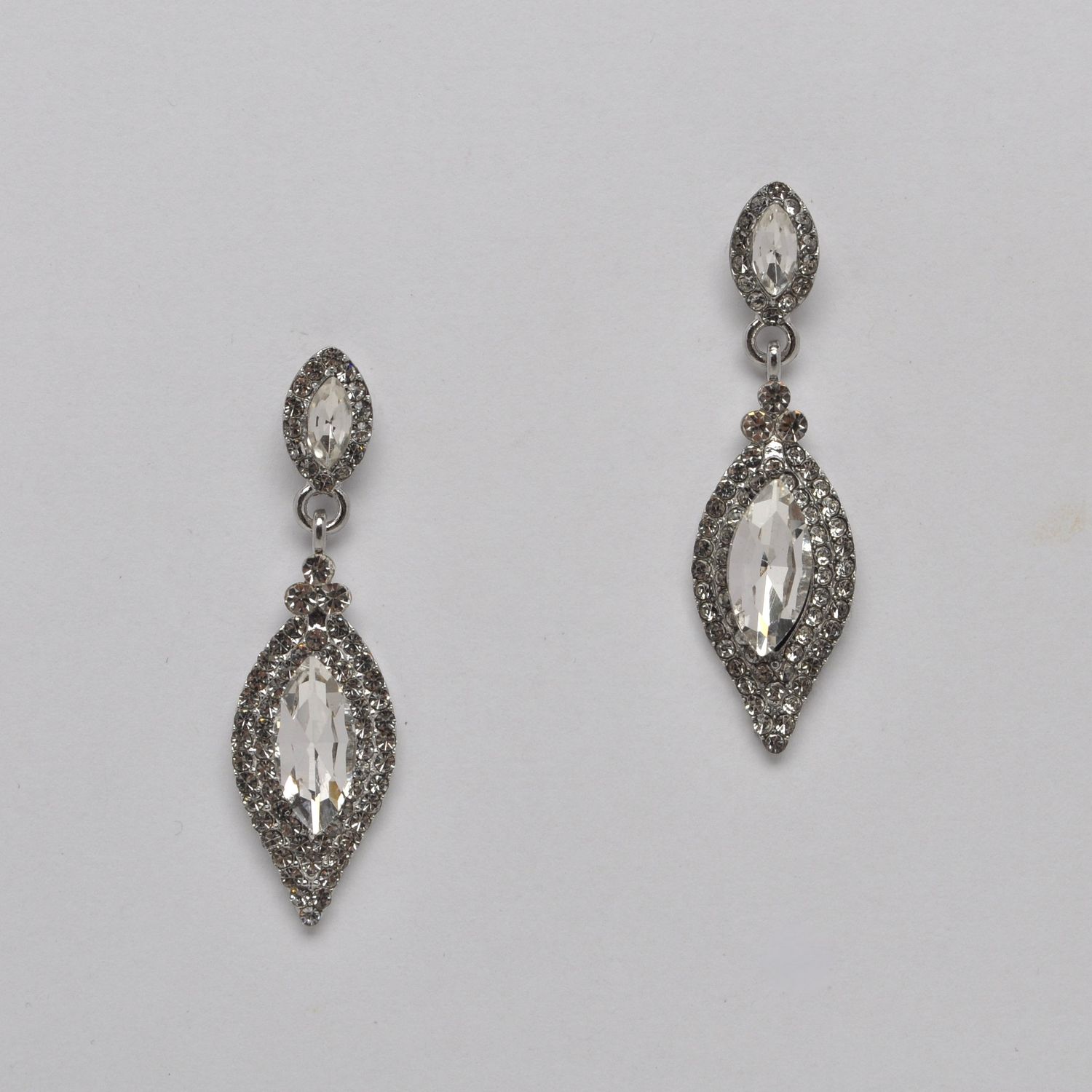 SI4853E1S CRY/S MRQS SMLL RND STN 1&quot; DNGLE EAR