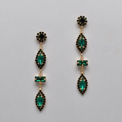 CC0020E18G EM/G FRMD MRQ STNS DNGL EAR