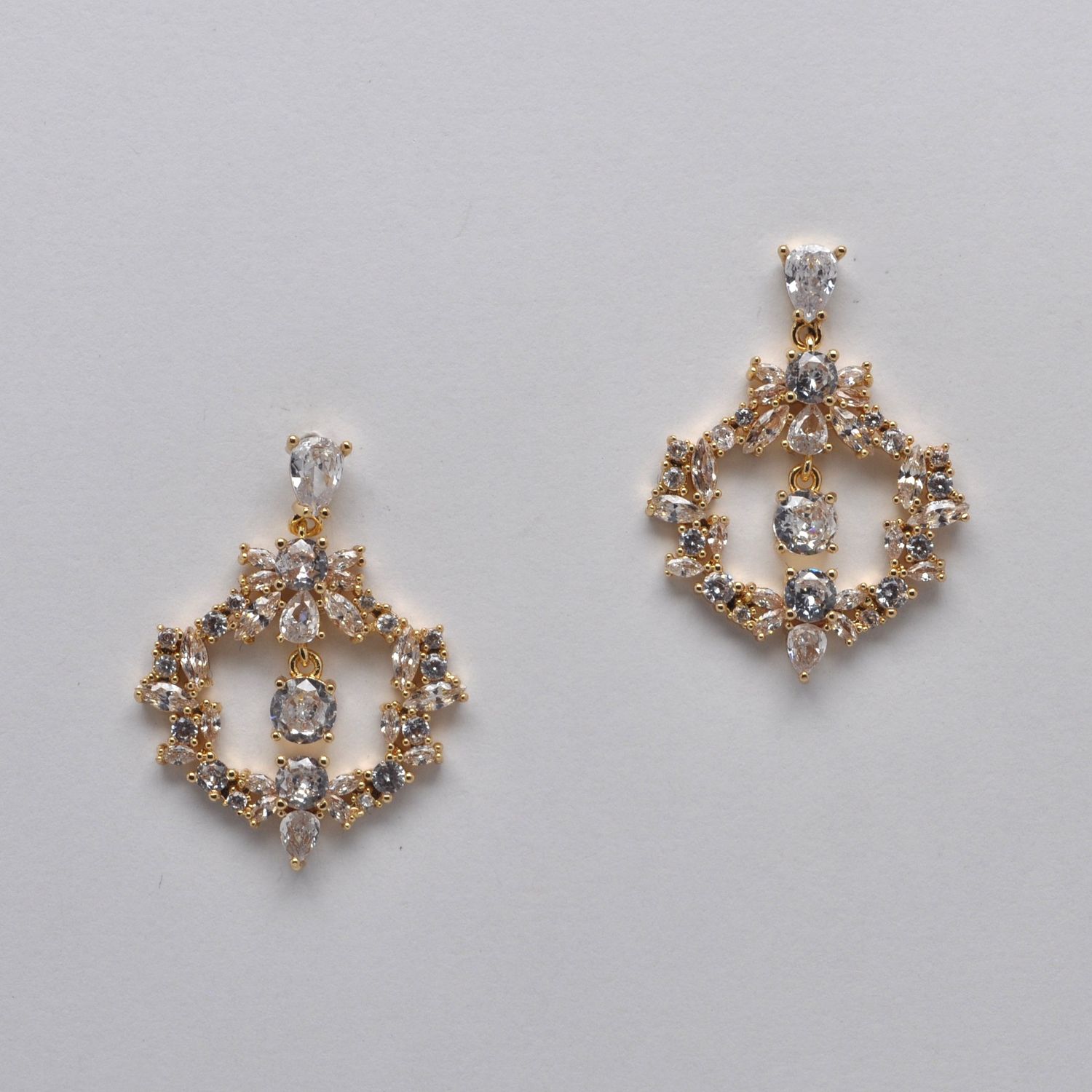 CR11261E1G CZ/G MULTI-STN WREATH-LK DNG EAR