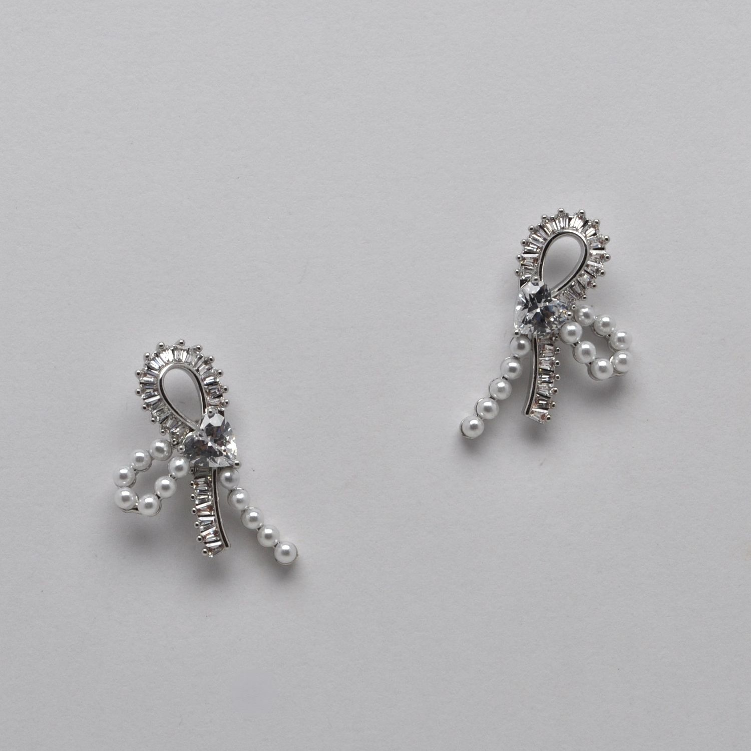 LB12209E39S1 PRL/CZ CRY/SIL CLSTR BOW  ER