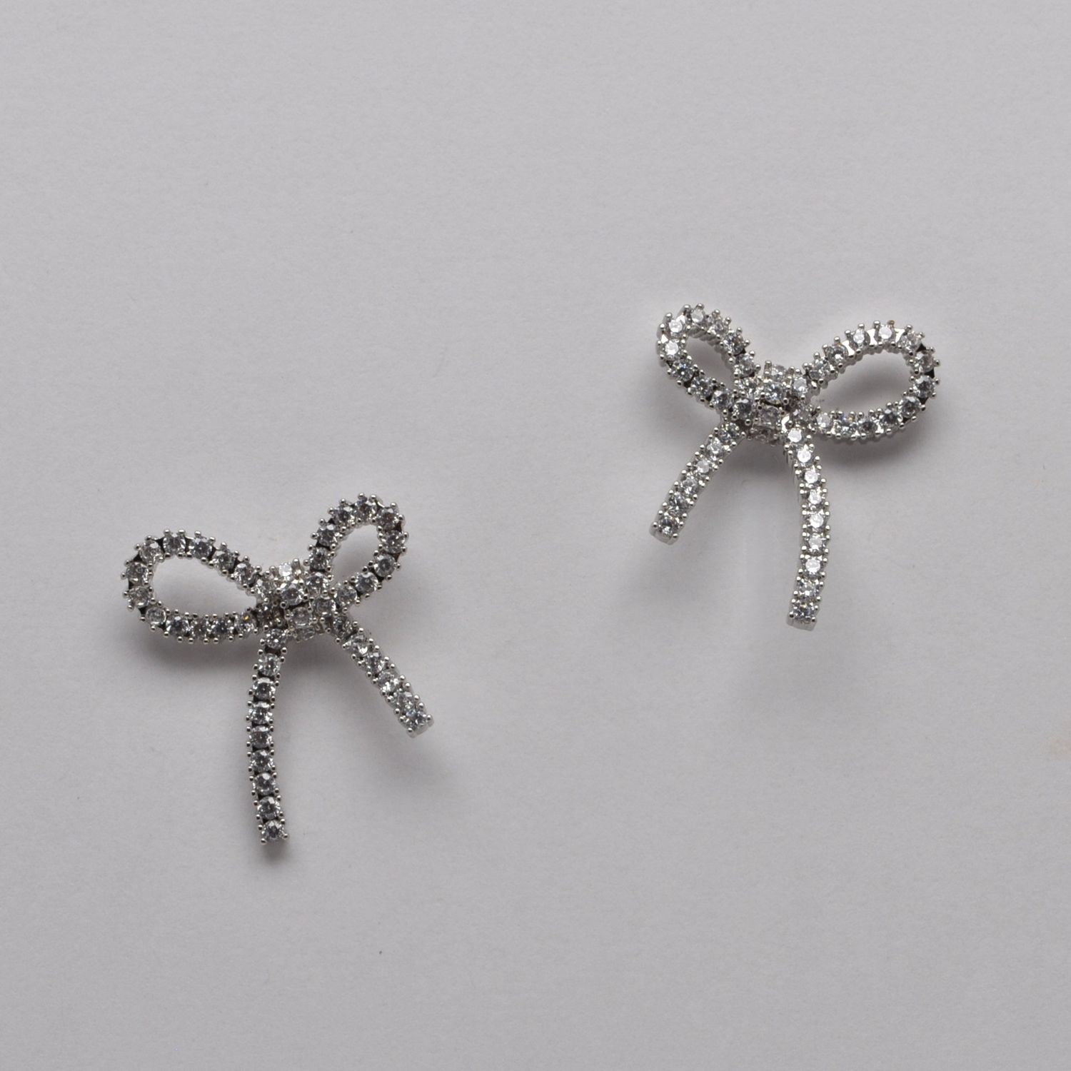 LB10163E1S CZ/S BOW TIED RIBBON  EAR