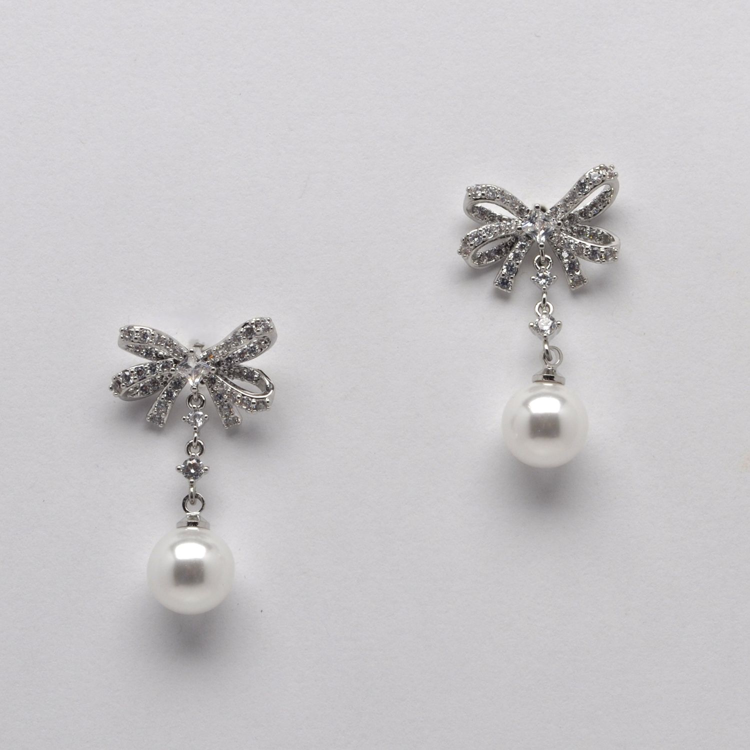 LB12977E39S1 PRL/CZ CRY/SIL BOW W&#39; PRL DNGLE DROP EARR