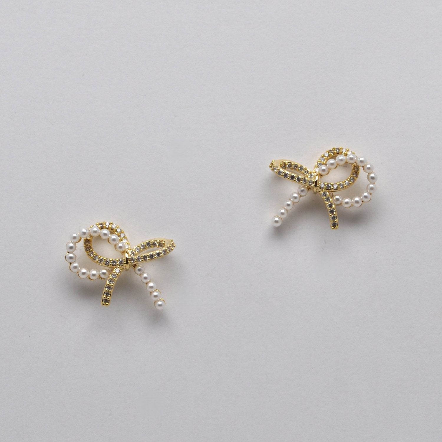 LB12714E40G1 PRL/CZ CRY/GLD PRL RBBN BOW EARR