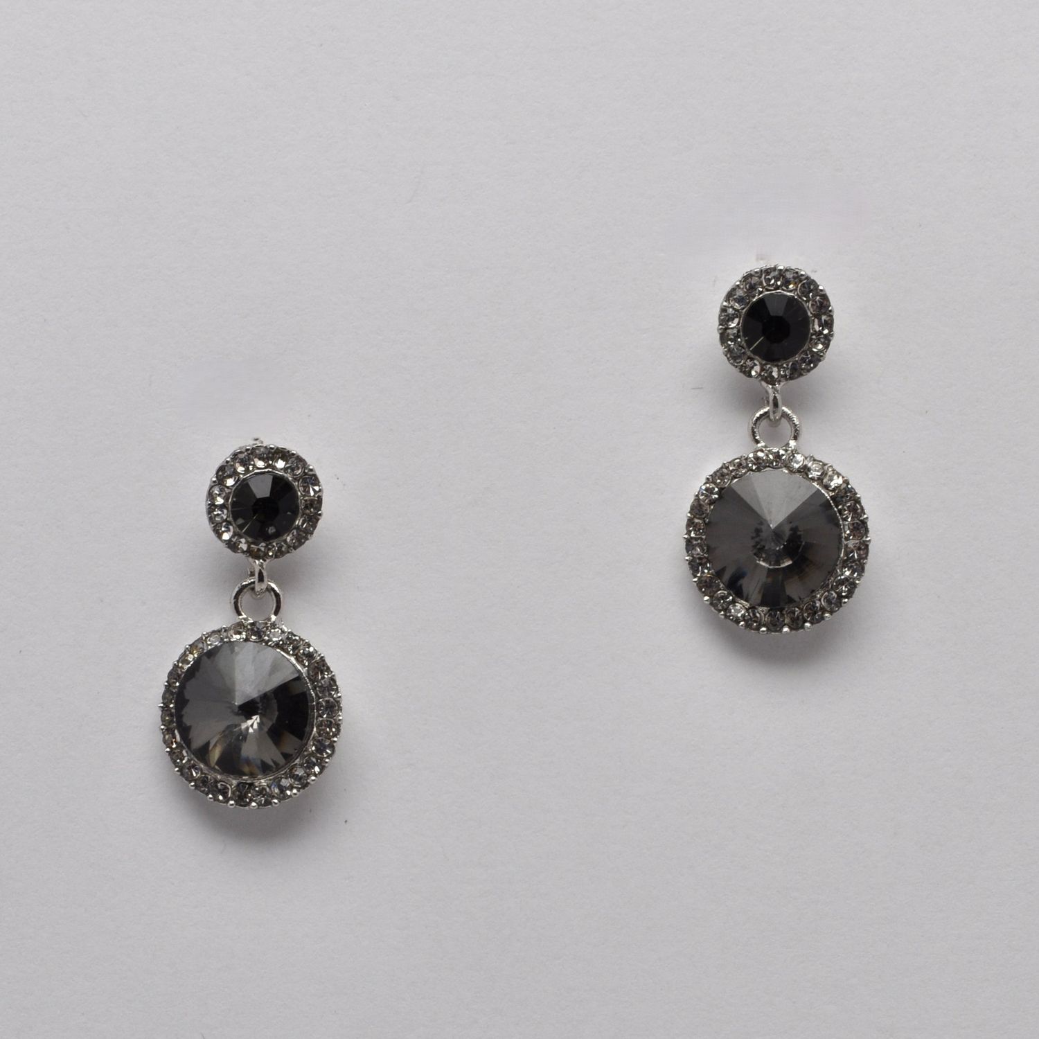 SI4850E7S1 BLK/DIAM TWO LNKD CIRC DRPS 1.5&quot; EARR