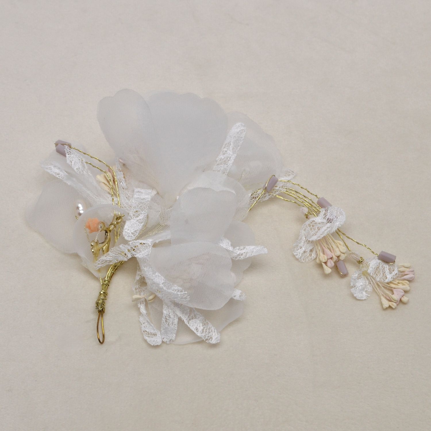 CN01909HWH WH/G THREE BRANCH SHP COMB