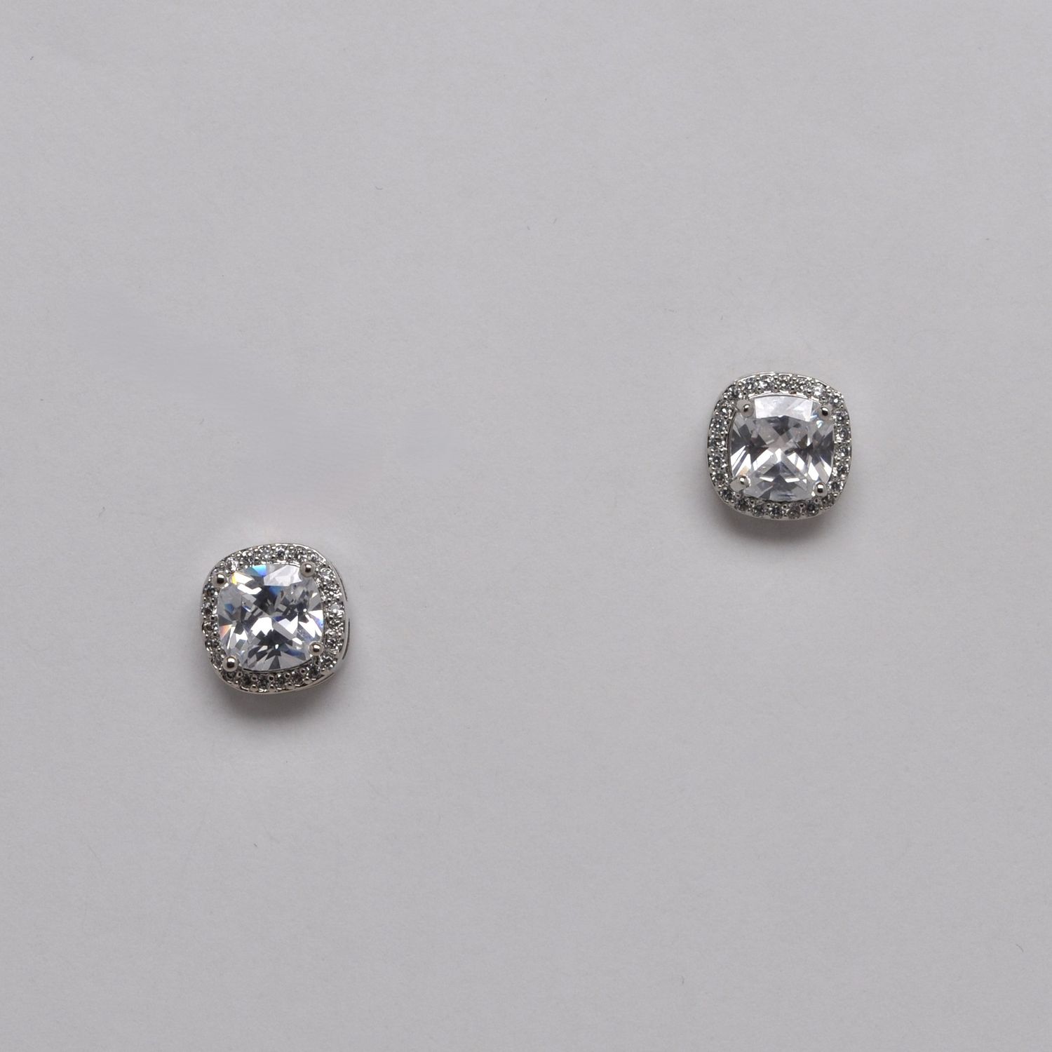 IM1064E1S CZ/SIL SQUARE EAR
