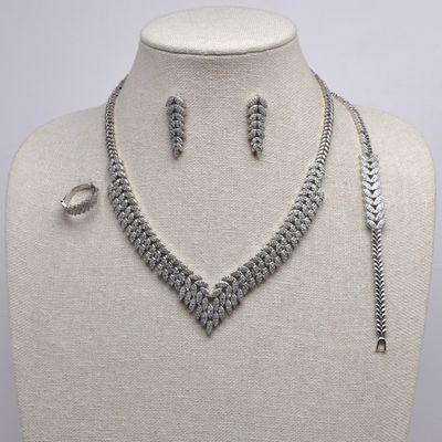 CN00472S1S CZ 4 PC LEAF V-SHP SET