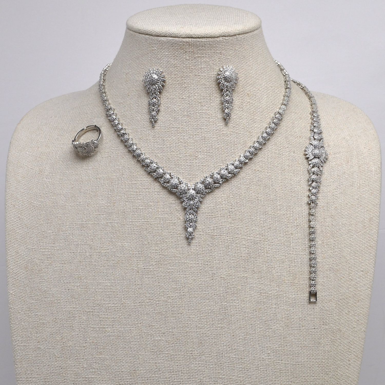 CN00463S1S CZ/S 4 PC DNGLE SET