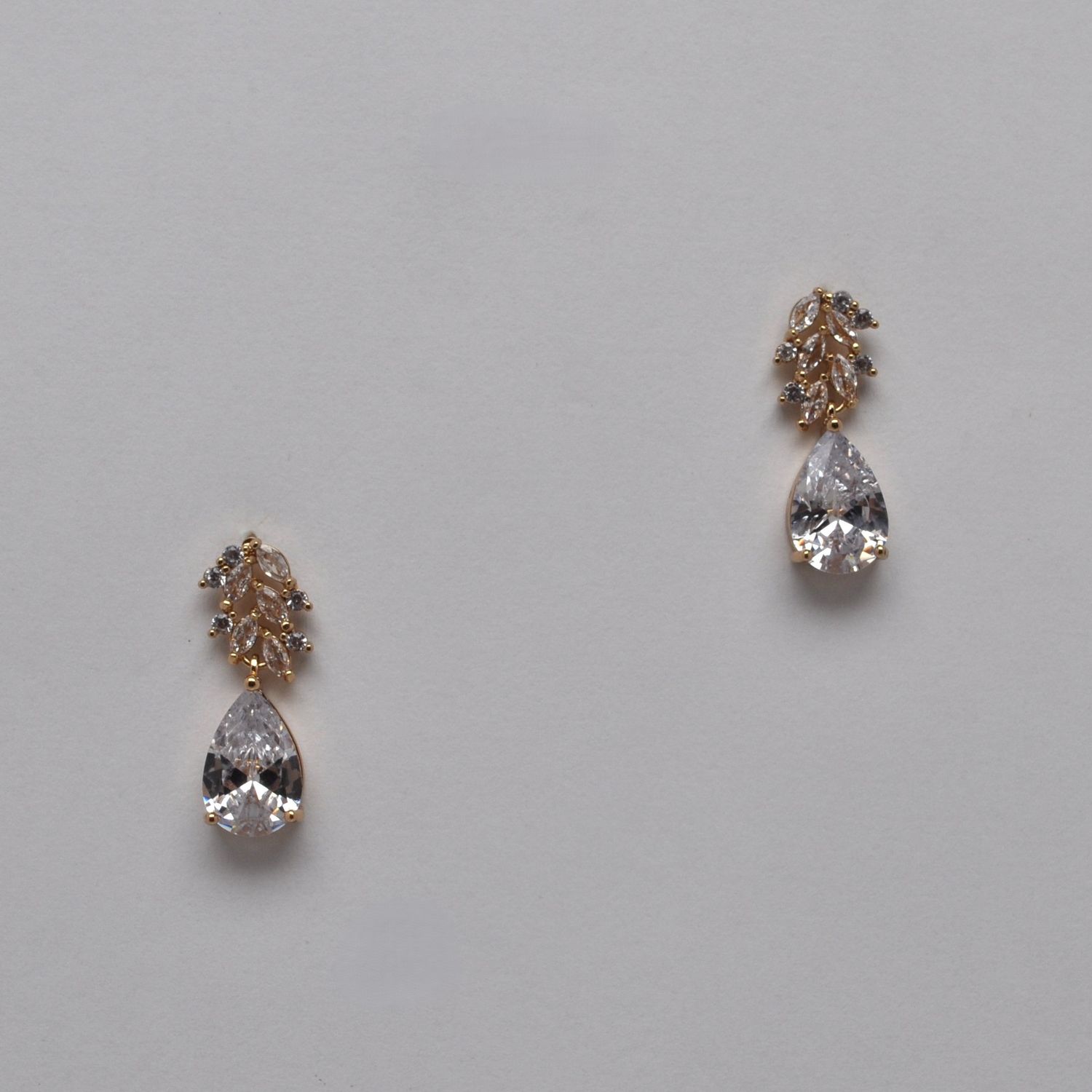 J44016E1G CZ/G CLSTR TOP TEARDROP EAR