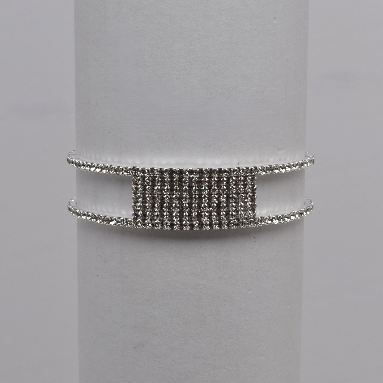 J83769B1S CLR/S 2 ROW CNTR CRY CUFF BRAC